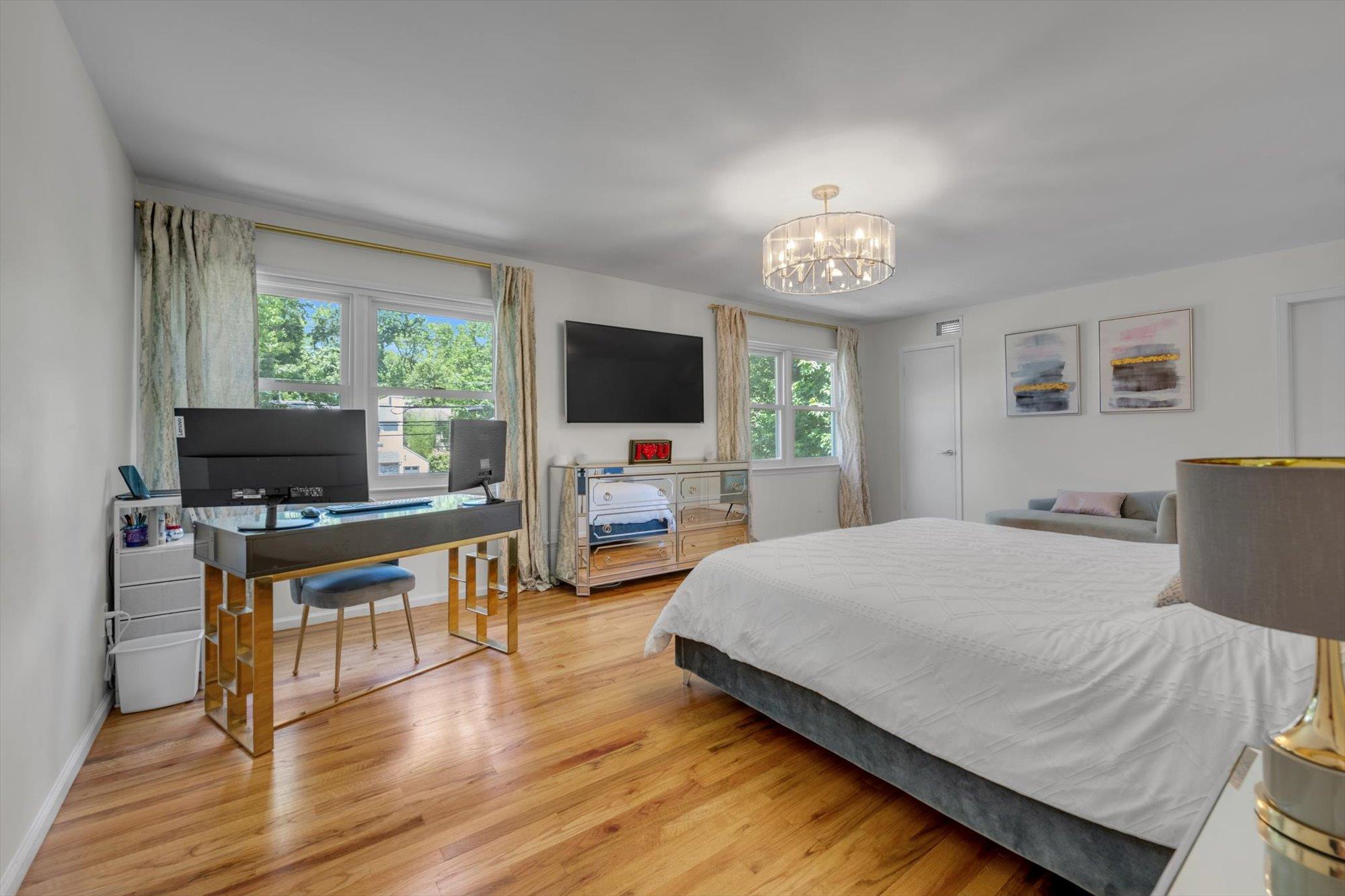 94 Fairview Avenue, Great Neck, NY 11023