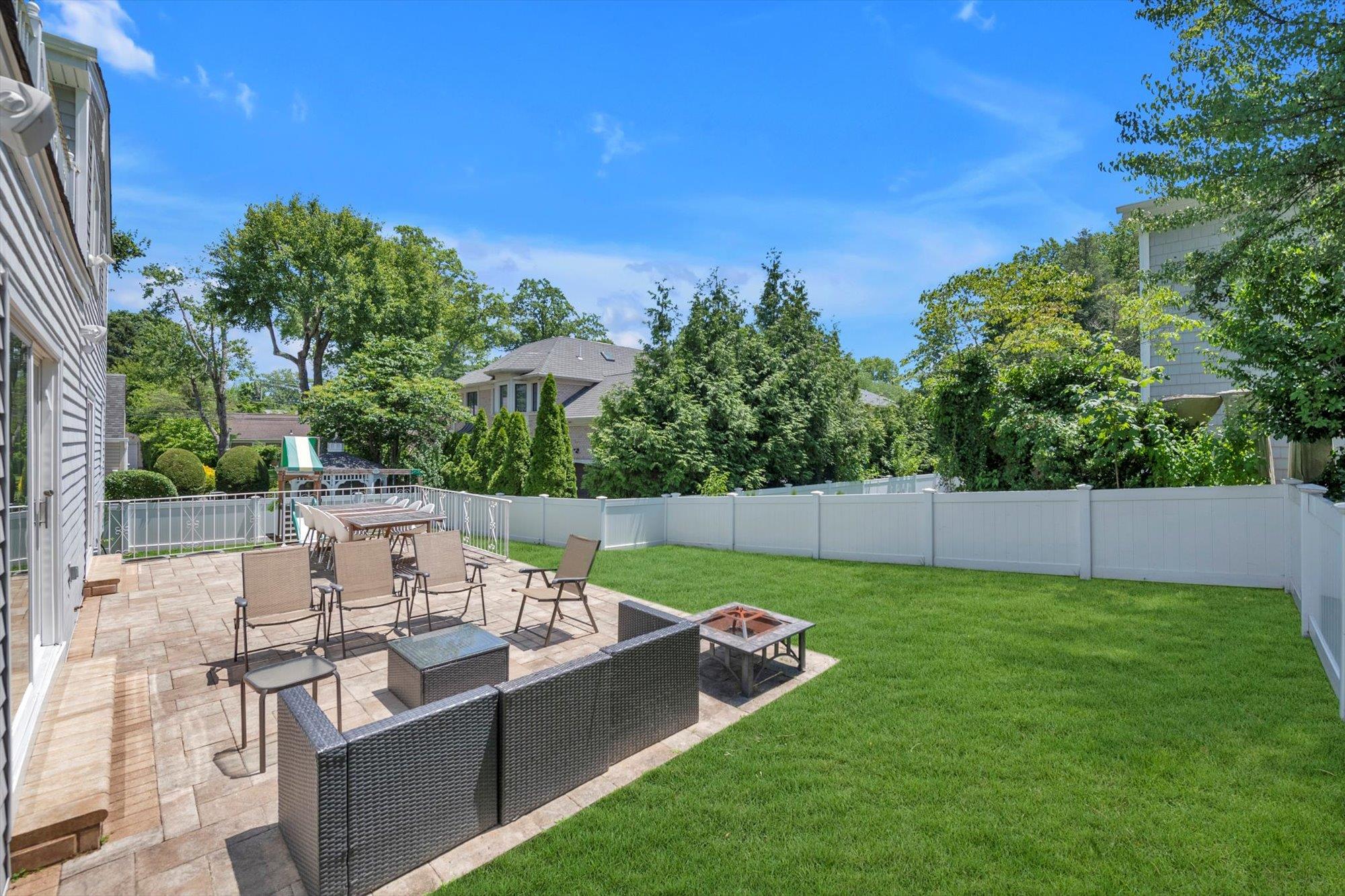 94 Fairview Avenue, Great Neck, NY 11023