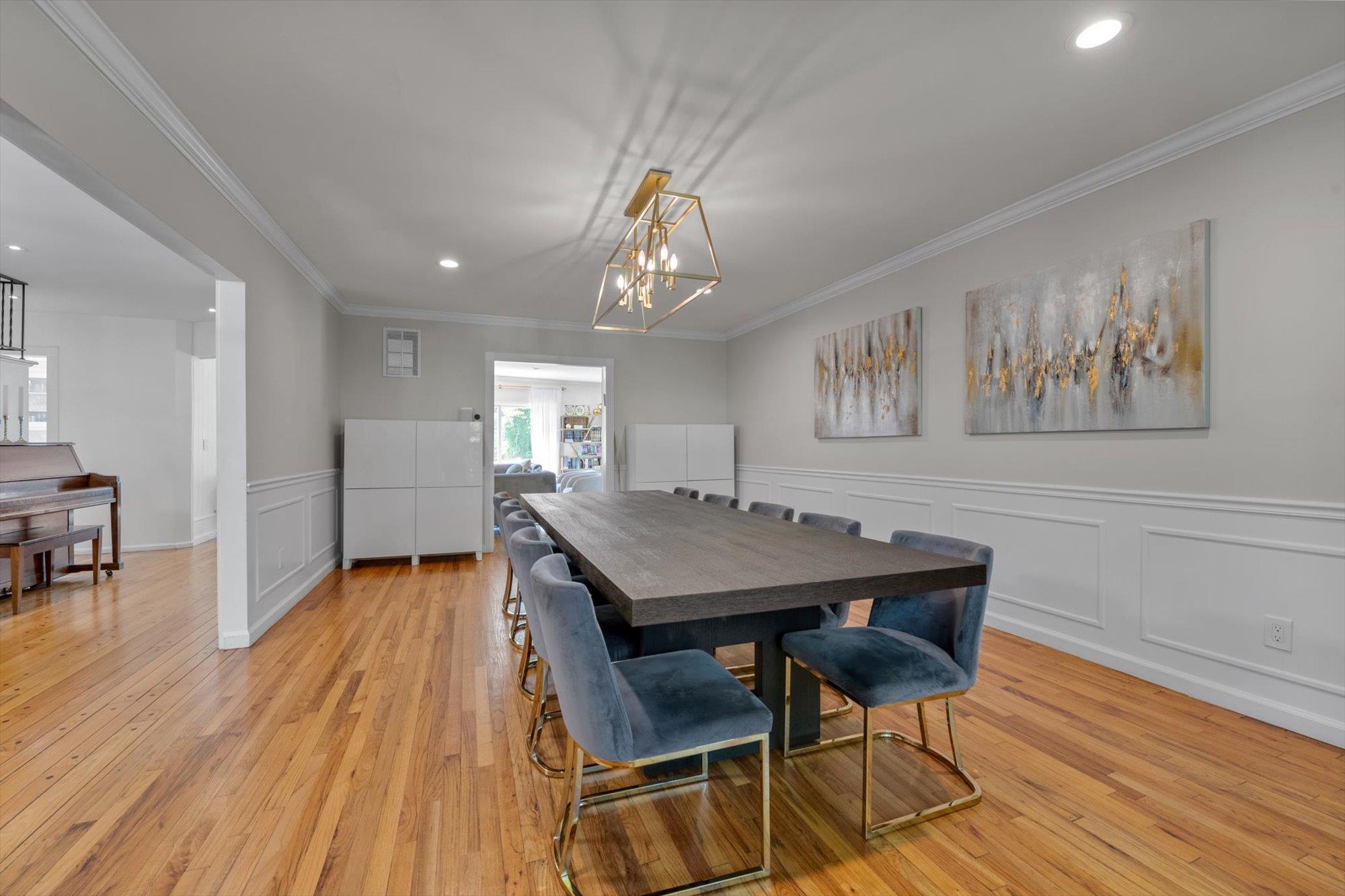 94 Fairview Avenue, Great Neck, NY 11023