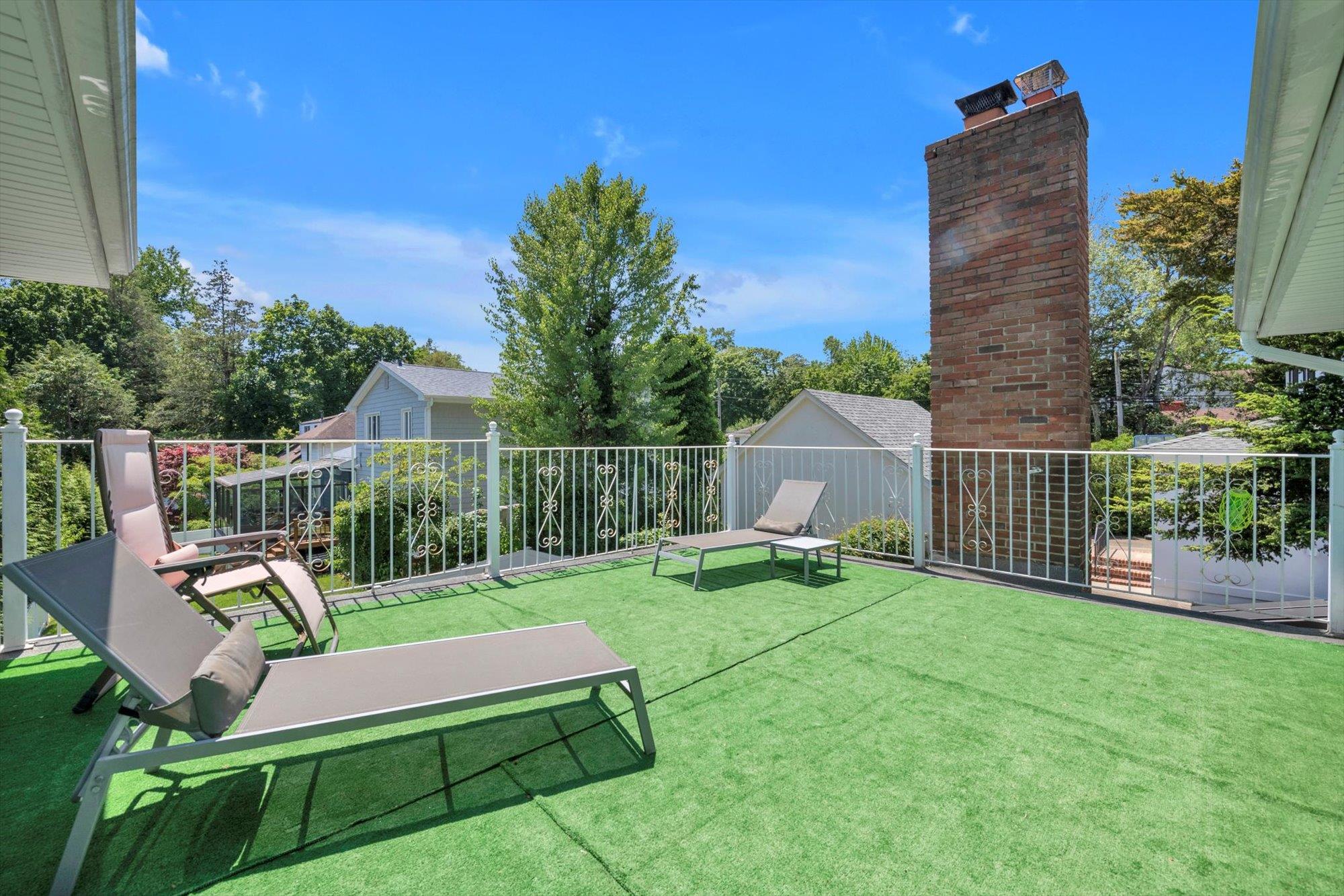 94 Fairview Avenue, Great Neck, NY 11023