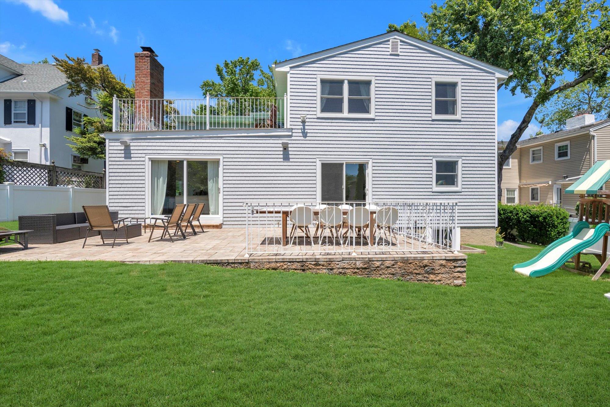 94 Fairview Avenue, Great Neck, NY 11023