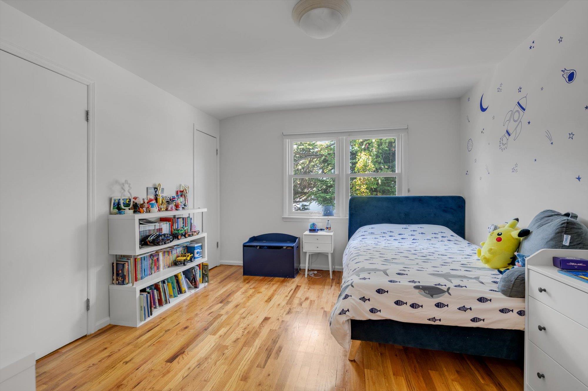 94 Fairview Avenue, Great Neck, NY 11023