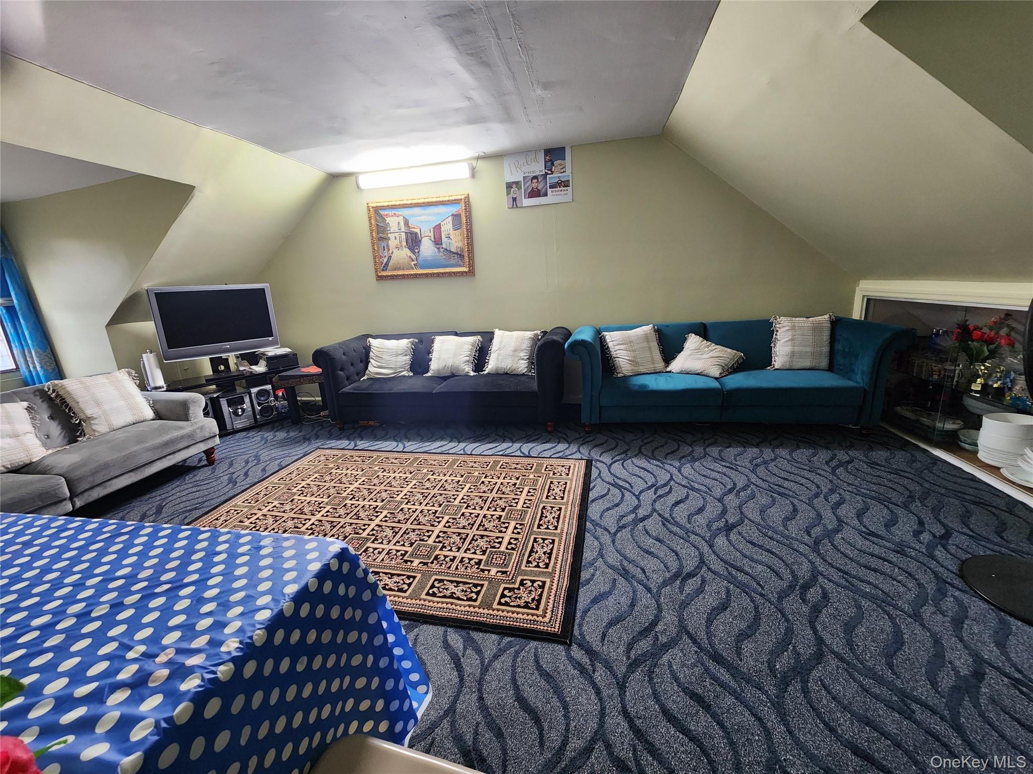 194-10 Hollis Avenue, Hollis, NY 11412