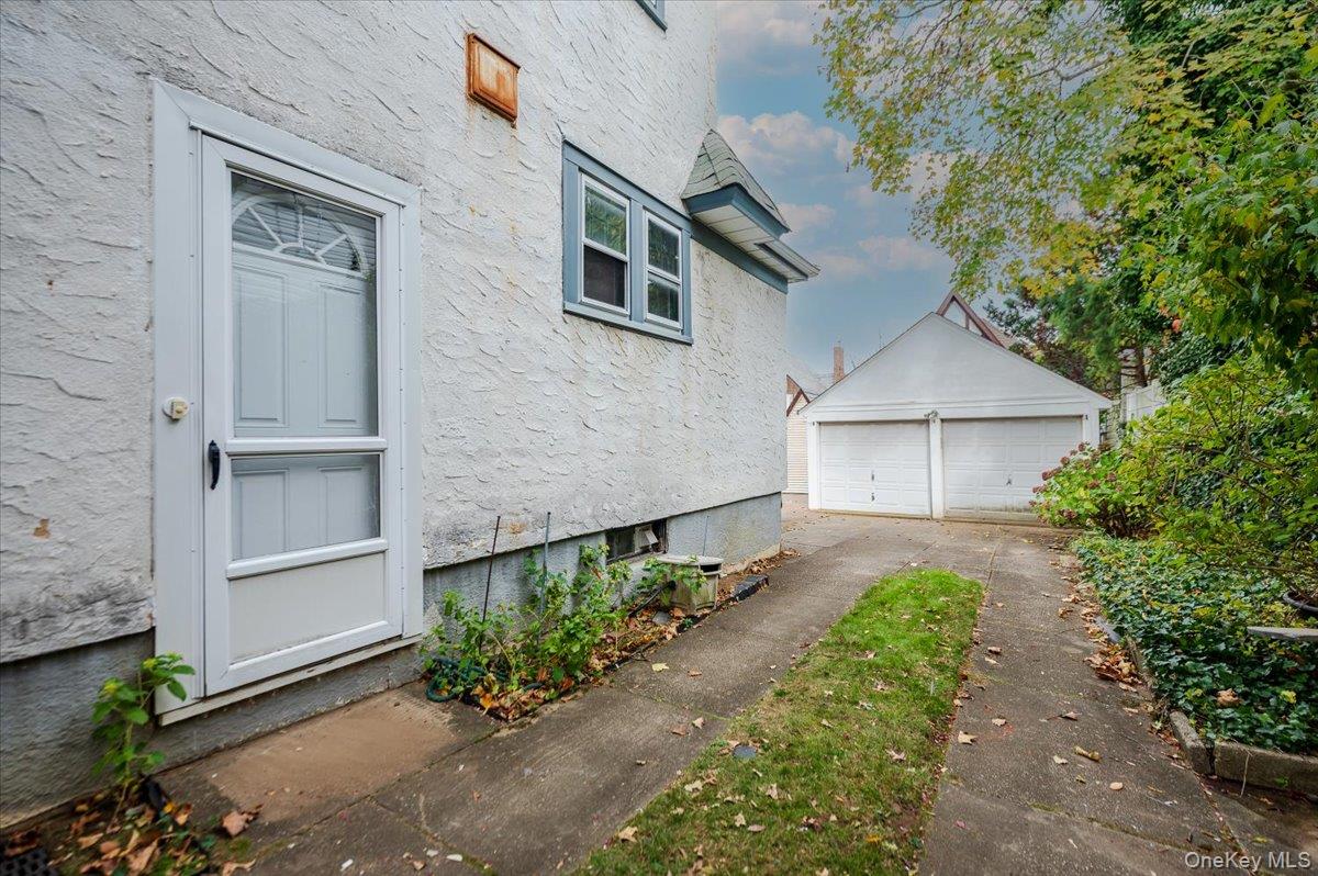 4627 Jayson Avenue, Great Neck, NY 11020