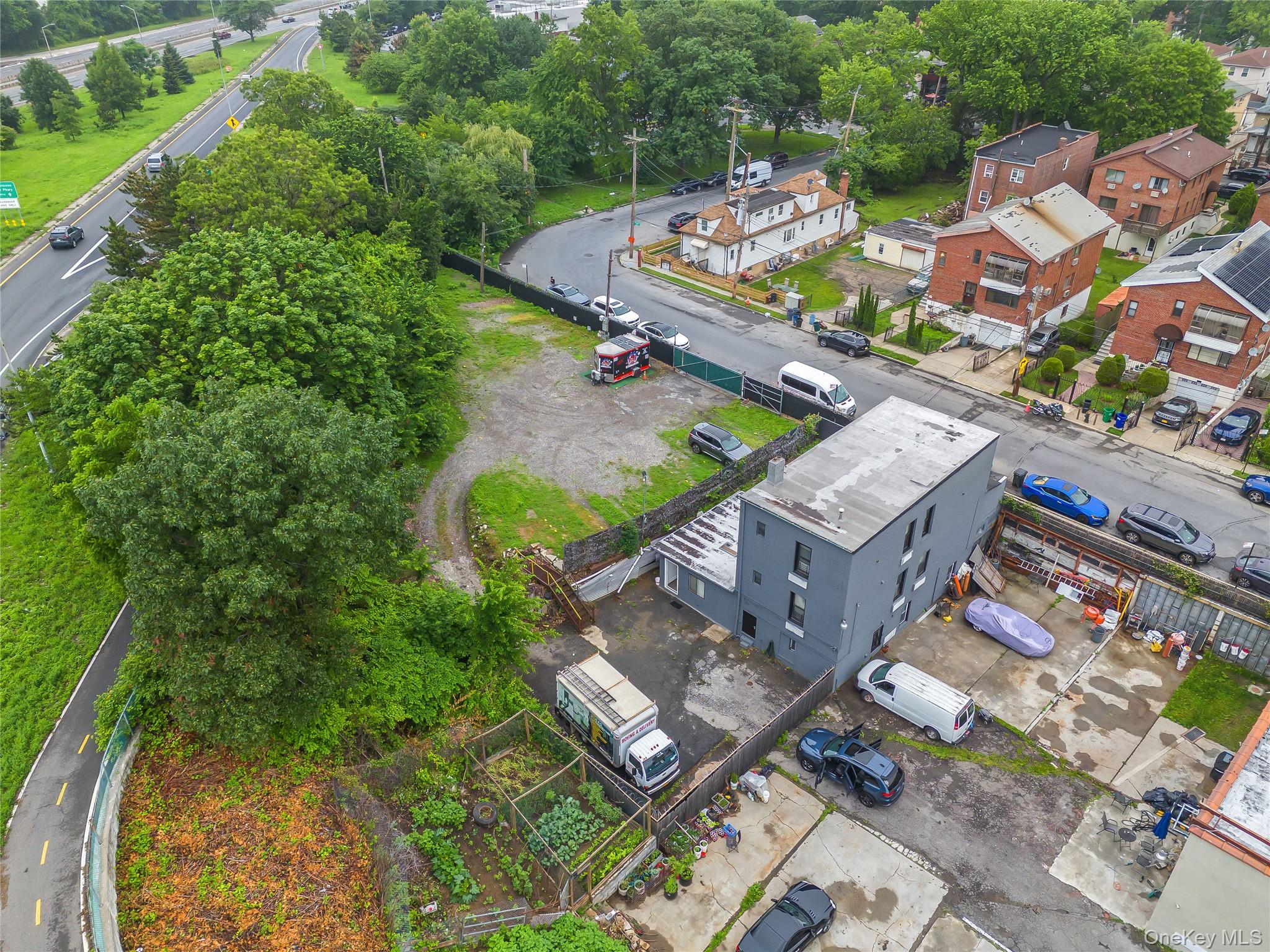 2211 De Reimer Avenue, Bronx, NY 10475