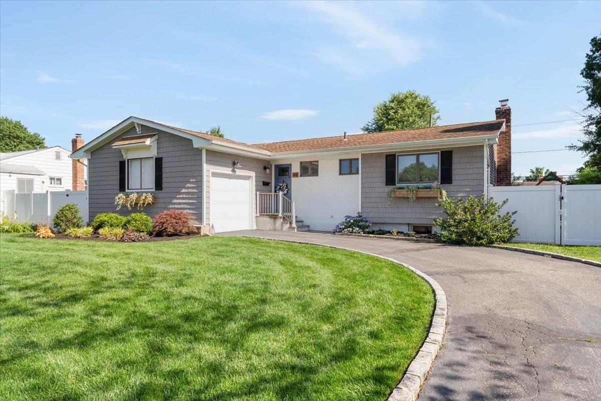 44 Havemeyer Lane, Commack, NY 11725