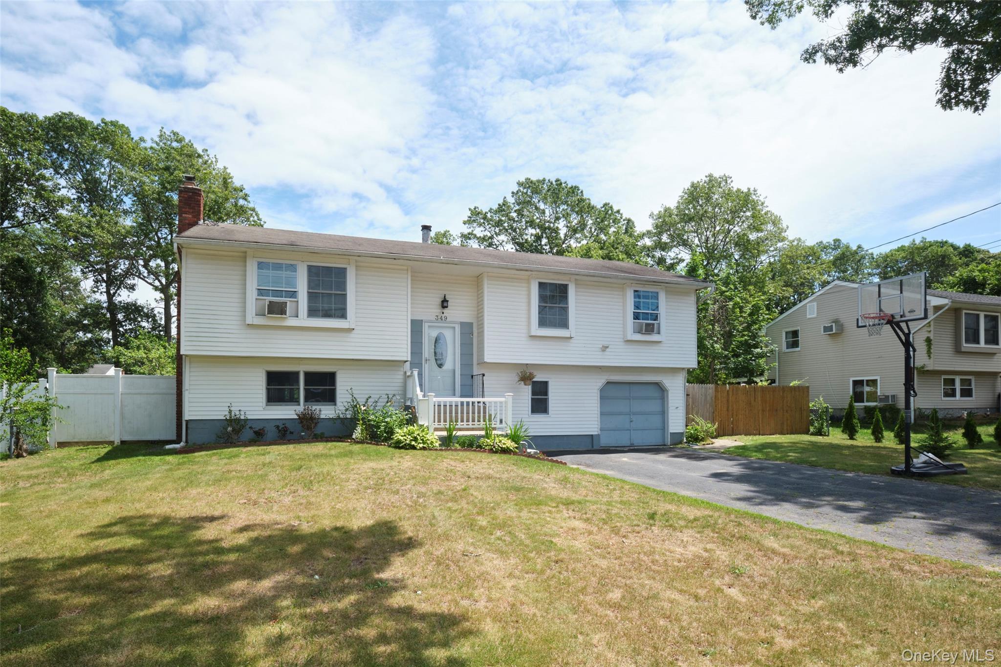 349 Randall Road, Ridge, NY 11961