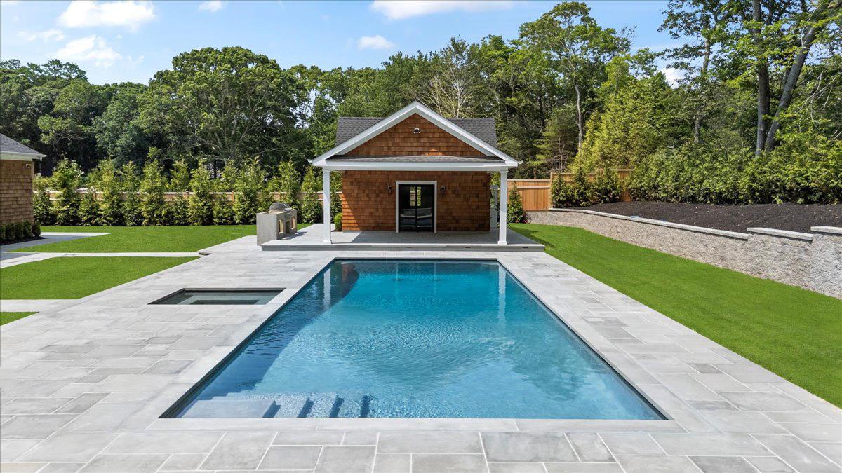 128 Sandy Hollow Road, Southampton, NY 11968