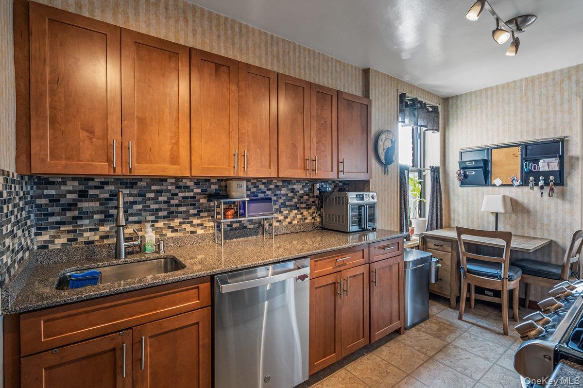 18-55 Corporal Kennedy St # 6H, Bayside, NY 11360