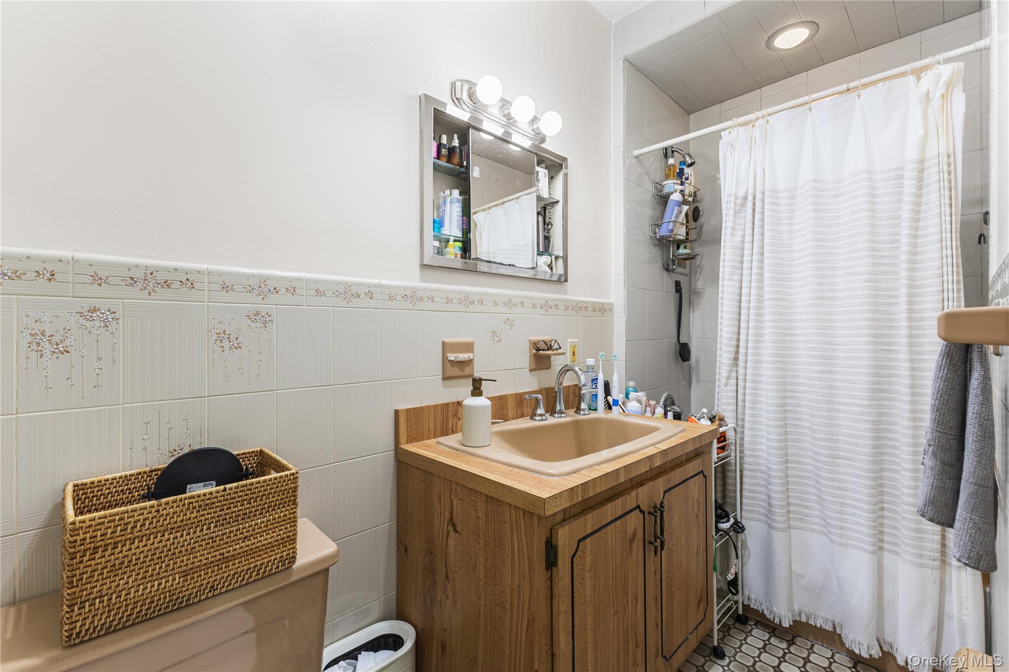 5836 Catalpa Avenue, Ridgewood, NY 11385