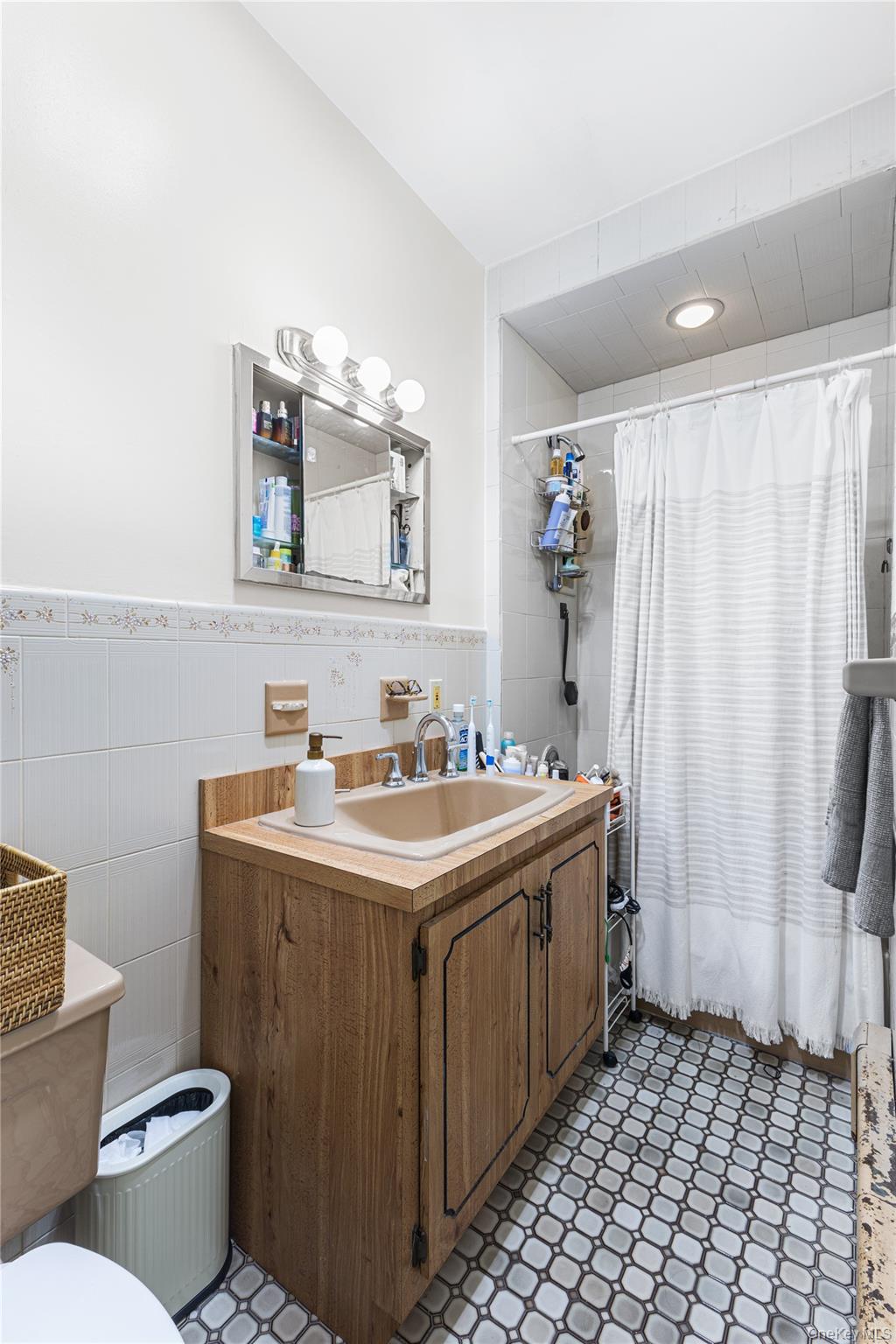 5836 Catalpa Avenue, Ridgewood, NY 11385