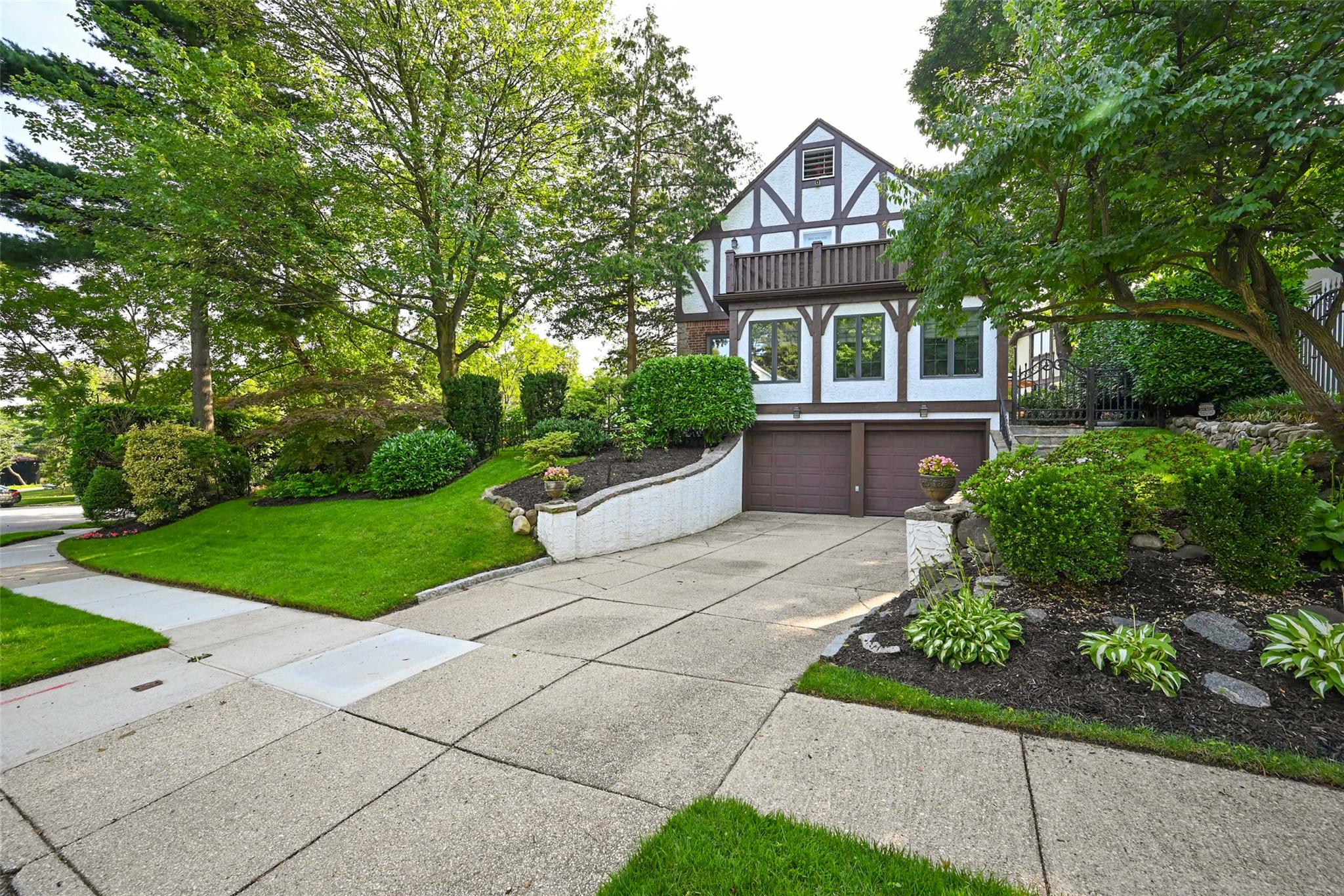 80-67 222 Street, Hollis Hills, NY 11427