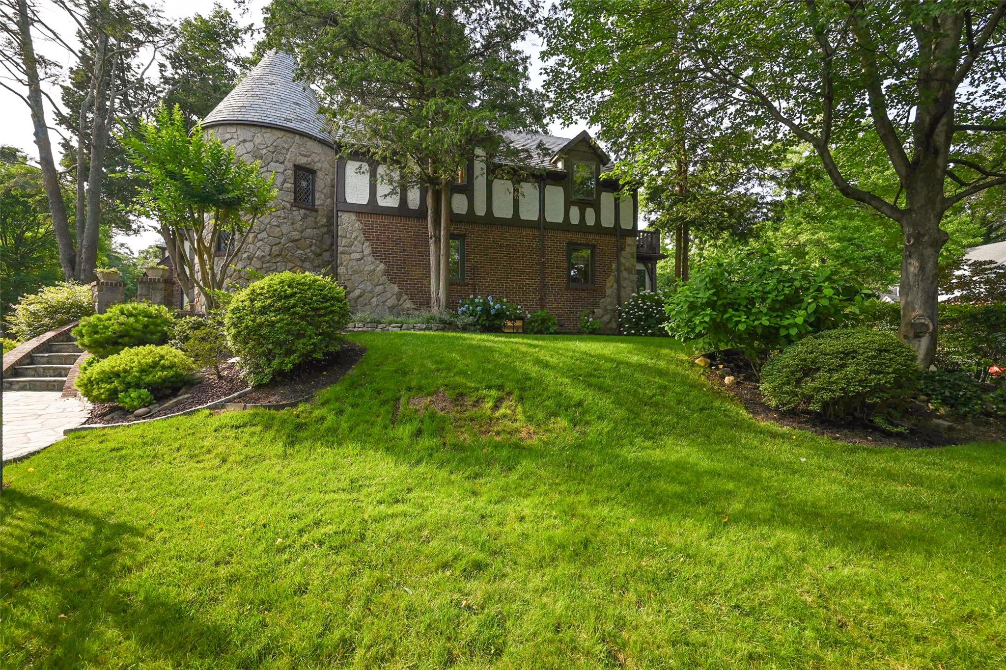 80-67 222 Street, Hollis Hills, NY 11427