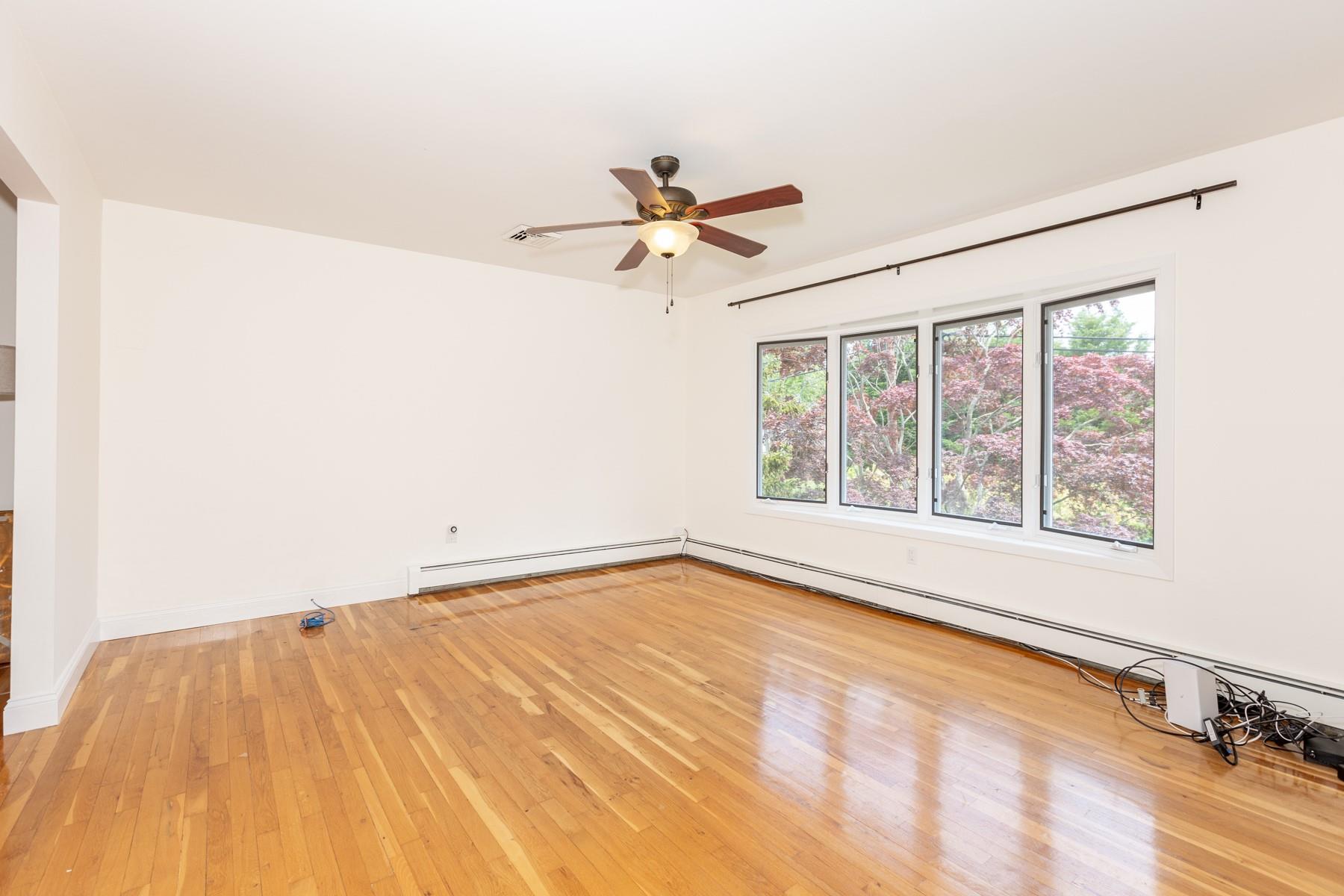 520 Hyman Avenue, West Islip, NY 11795