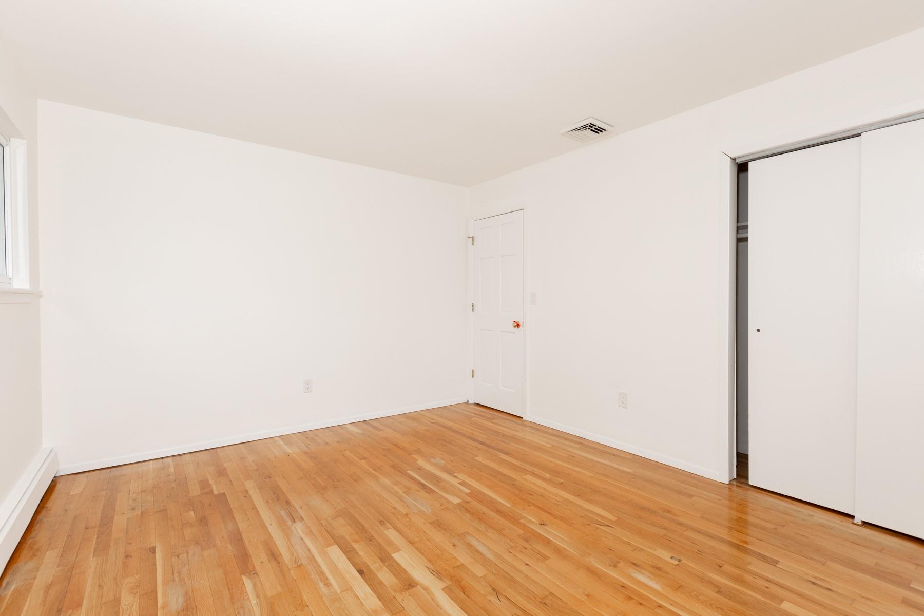 520 Hyman Avenue, West Islip, NY 11795