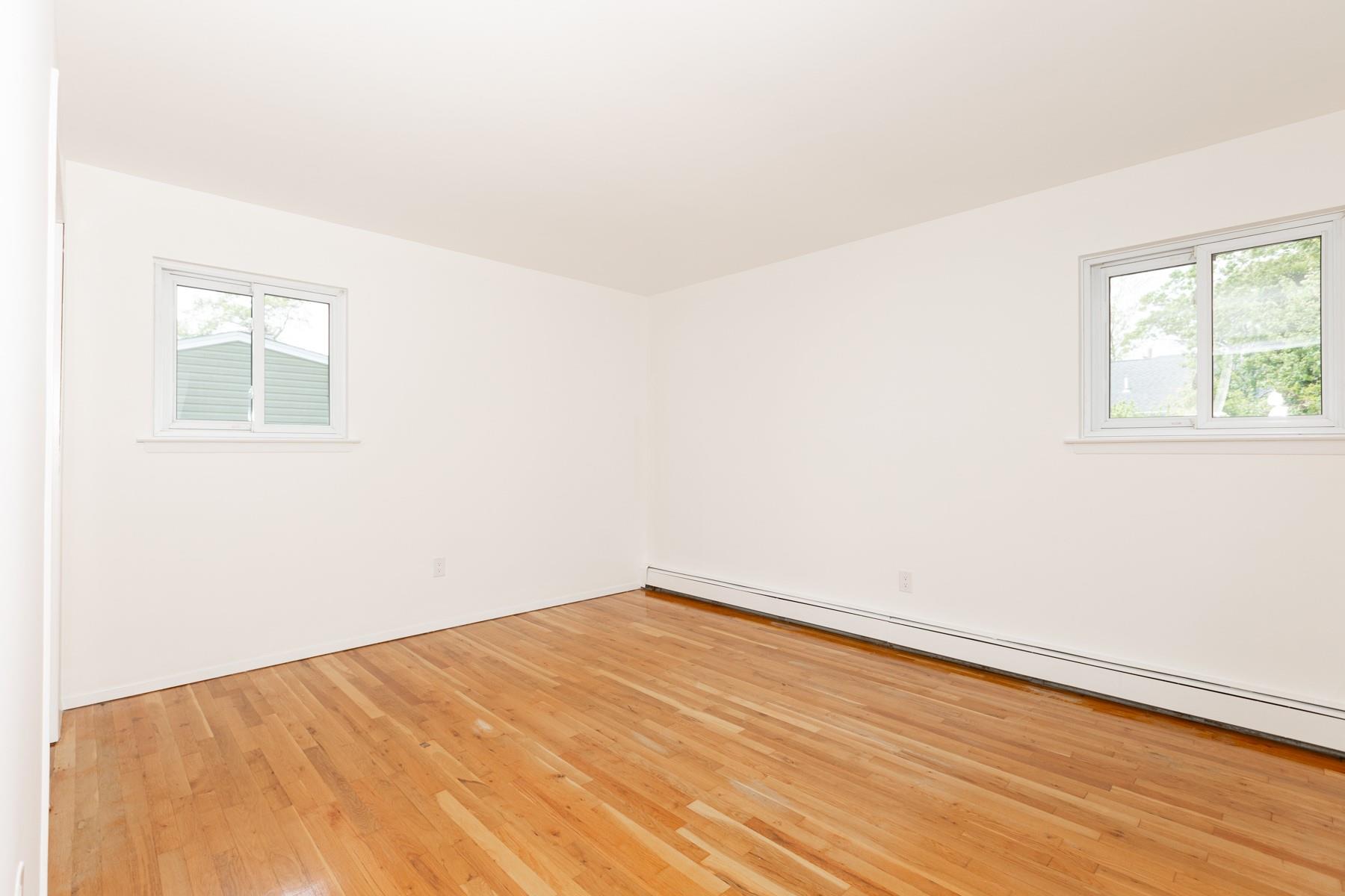 520 Hyman Avenue, West Islip, NY 11795