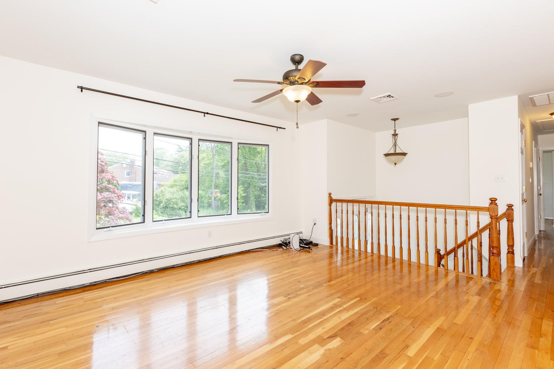 520 Hyman Avenue, West Islip, NY 11795