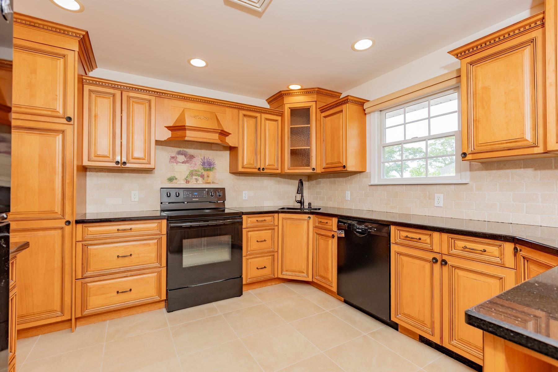 520 Hyman Avenue, West Islip, NY 11795