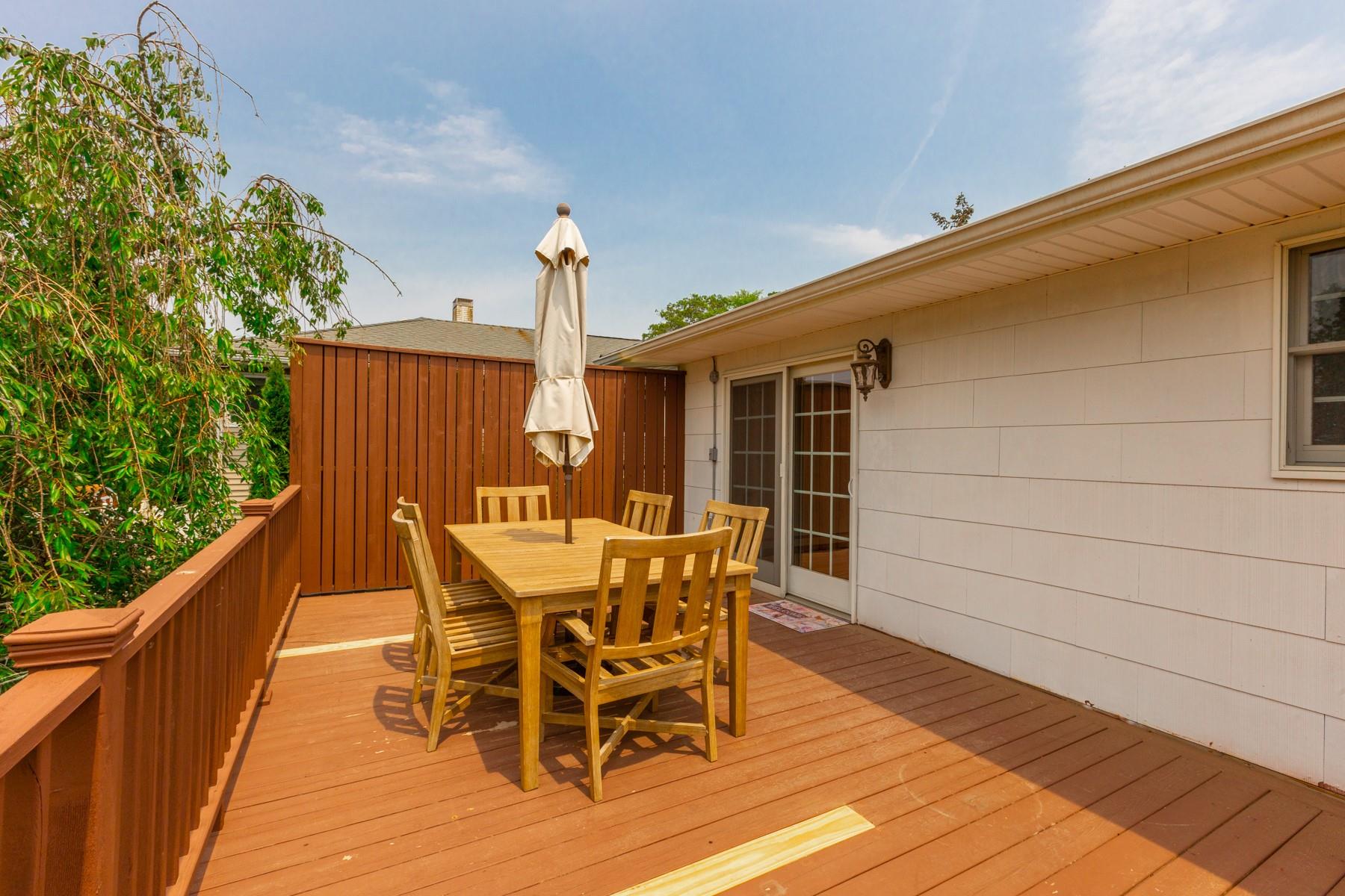 520 Hyman Avenue, West Islip, NY 11795