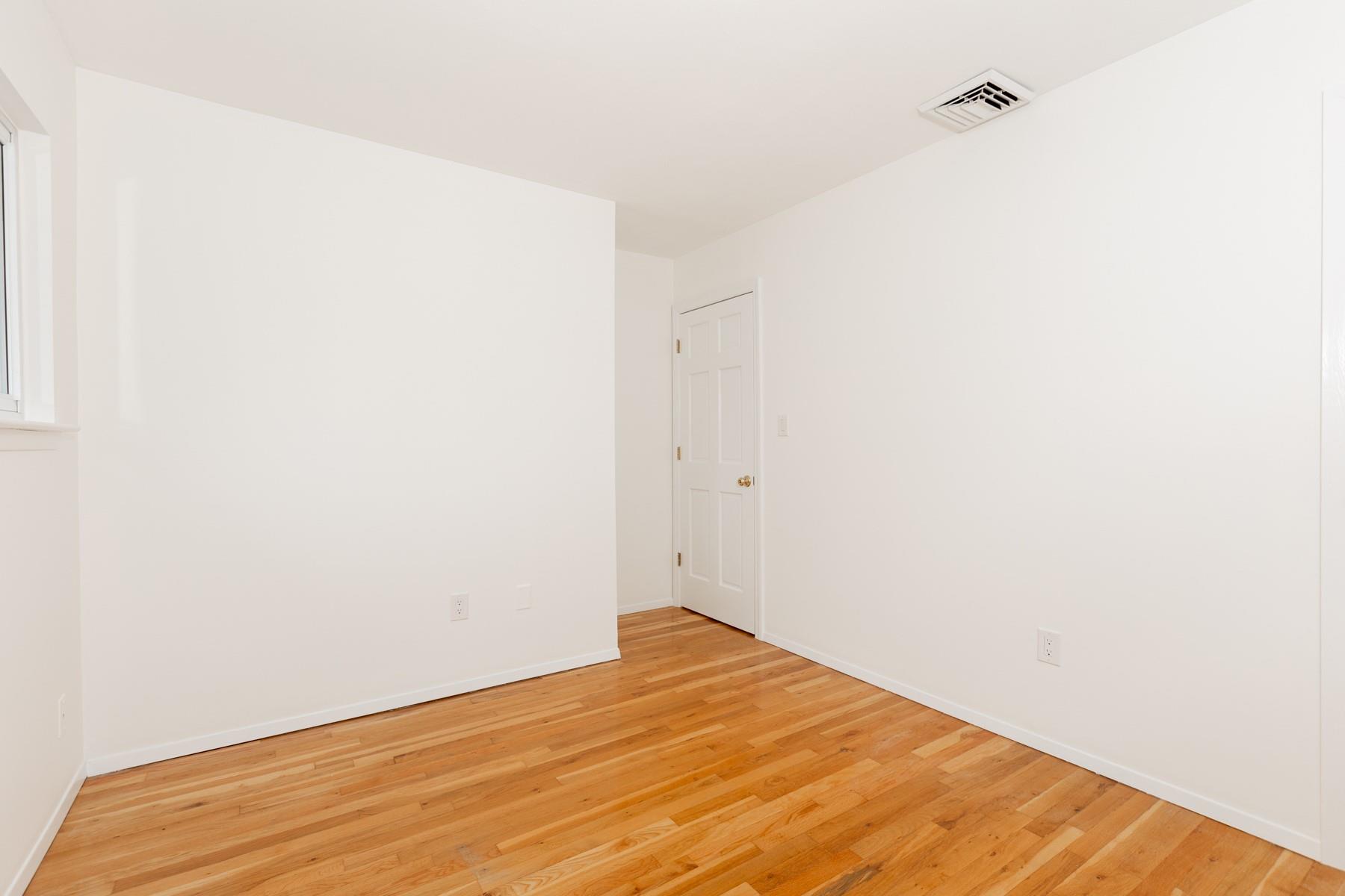 520 Hyman Avenue, West Islip, NY 11795