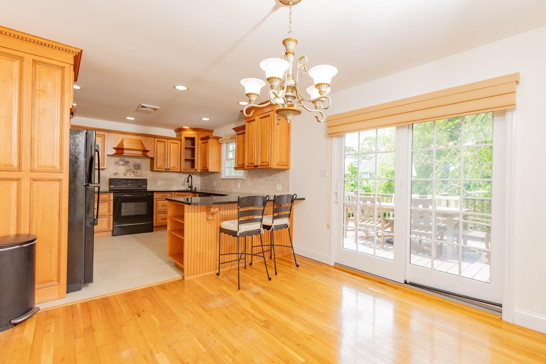 520 Hyman Avenue, West Islip, NY 11795