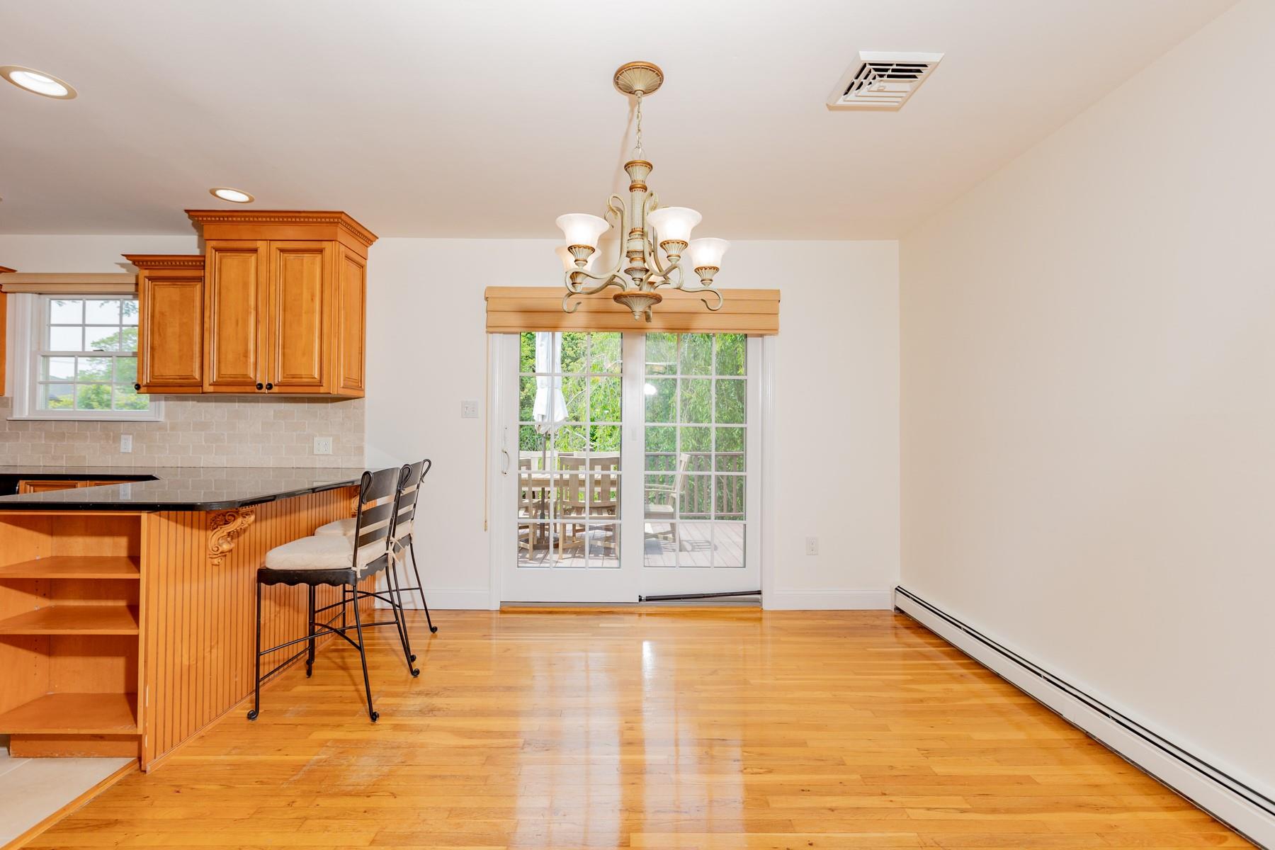520 Hyman Avenue, West Islip, NY 11795