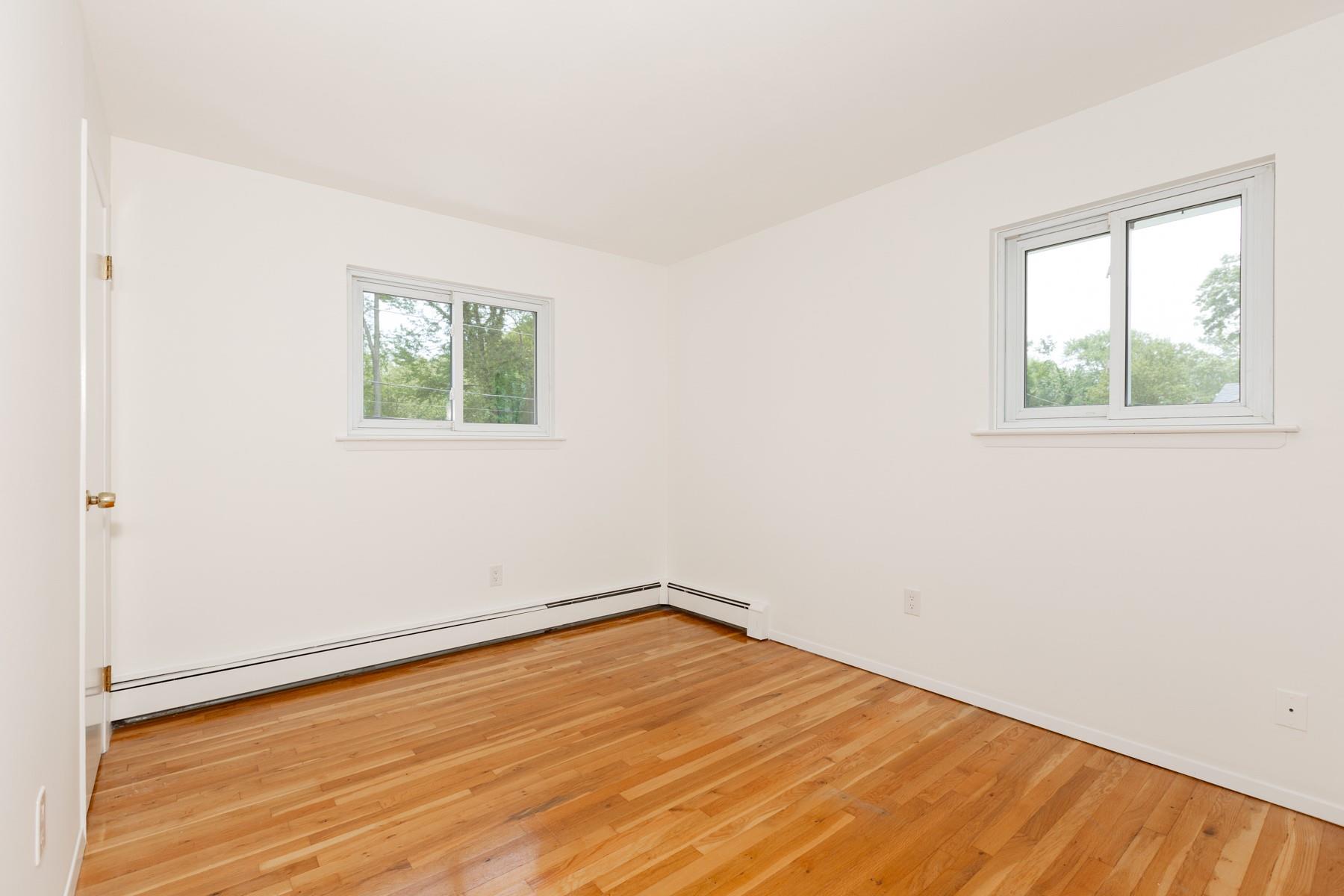 520 Hyman Avenue, West Islip, NY 11795
