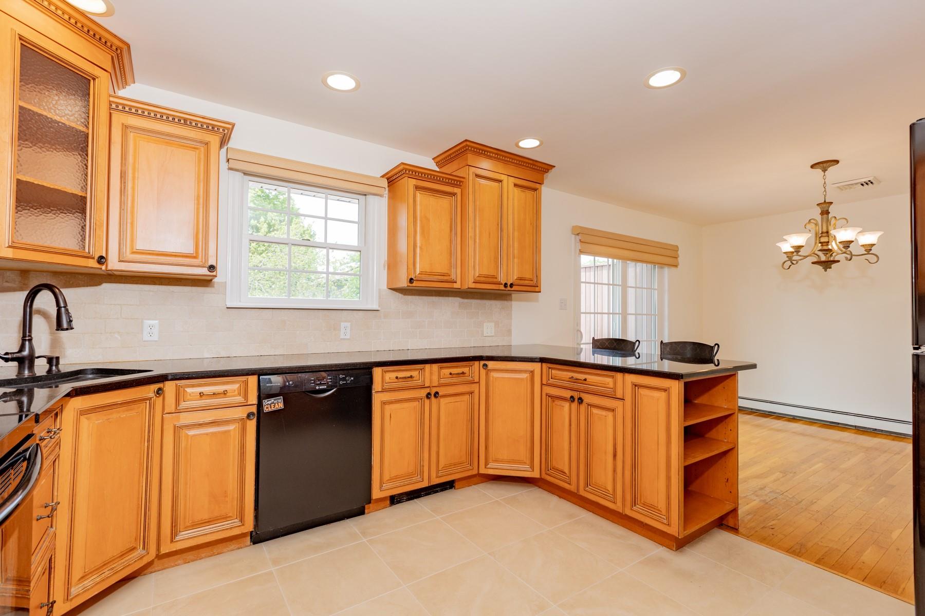 520 Hyman Avenue, West Islip, NY 11795