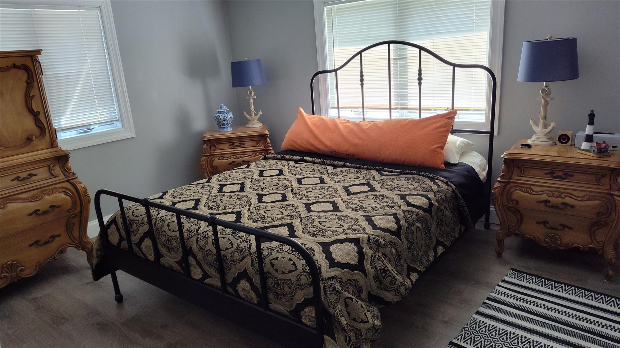 1 Washington Avenue E, Hampton Bays, NY 11946