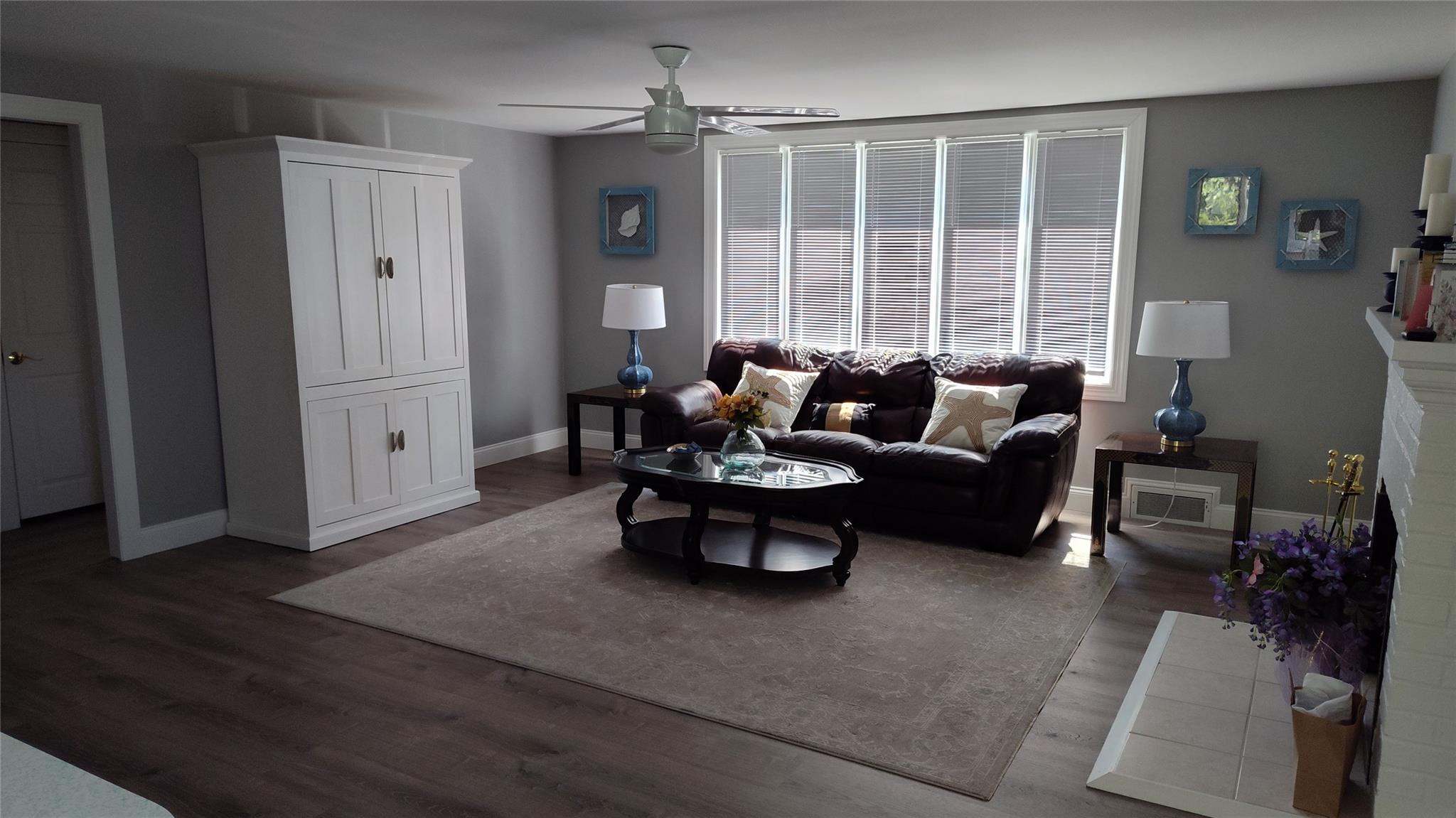 1 Washington Avenue E, Hampton Bays, NY 11946