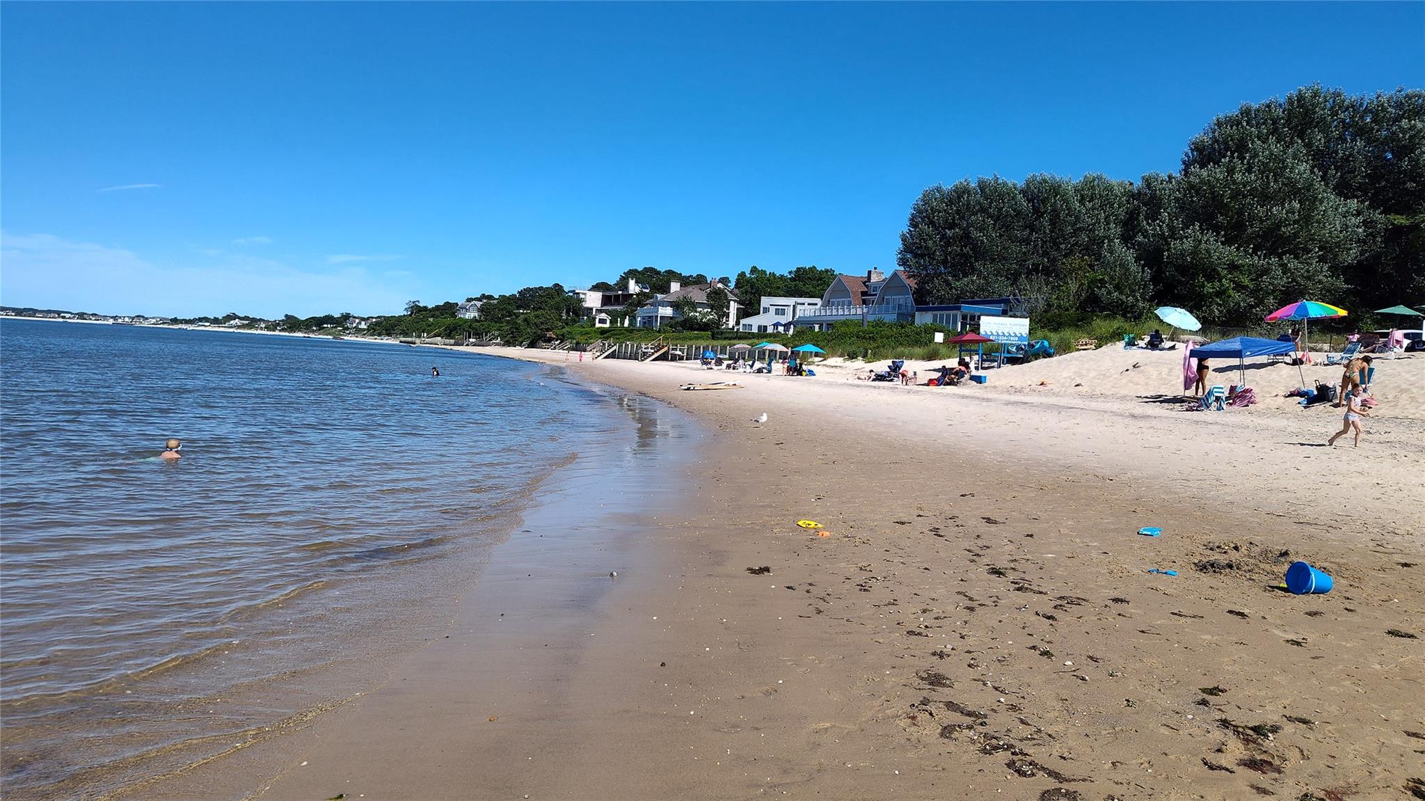 1 Washington Avenue E, Hampton Bays, NY 11946