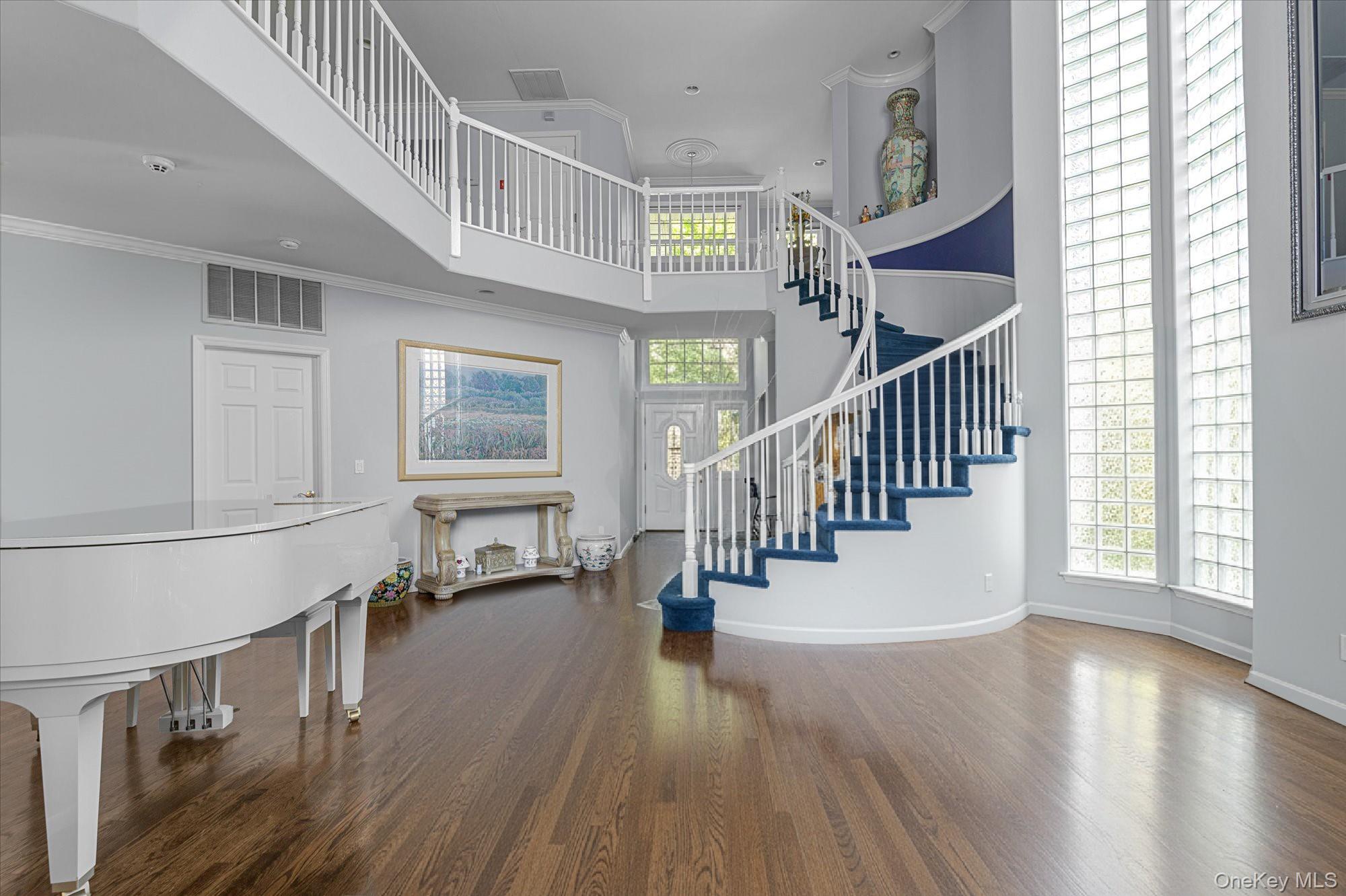 85 Sagamore Drive, Plainview, NY 11803