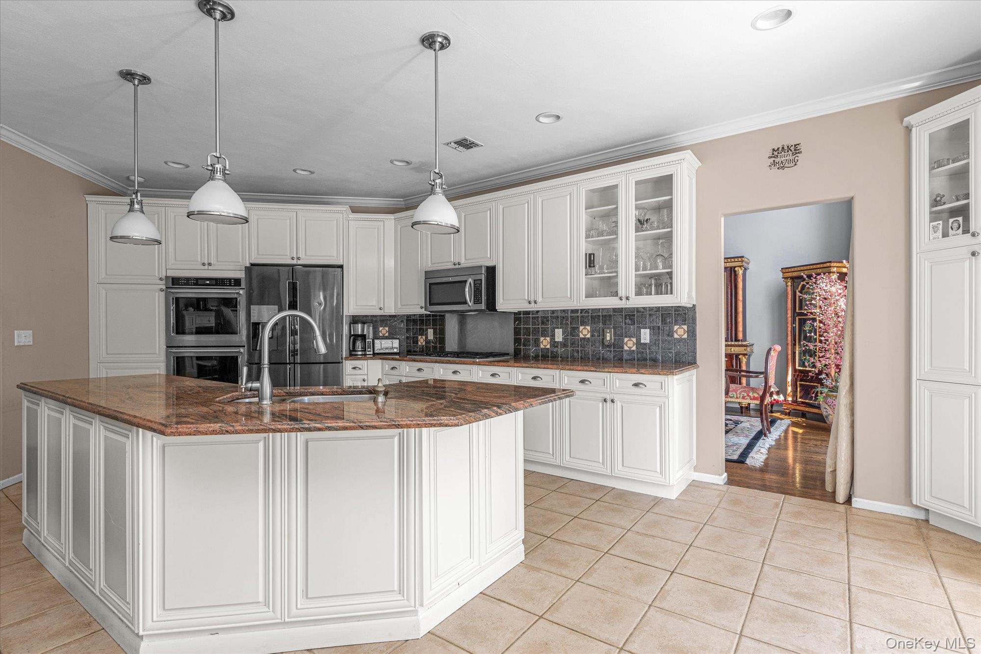 85 Sagamore Drive, Plainview, NY 11803