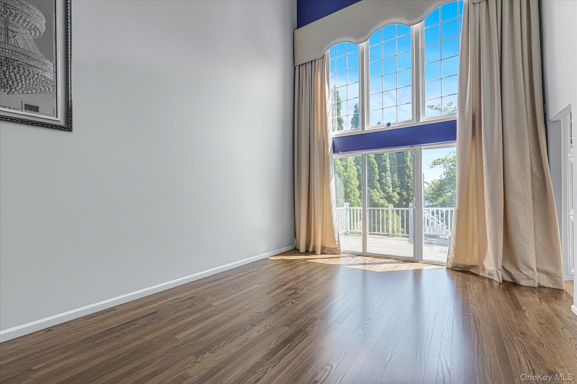 85 Sagamore Drive, Plainview, NY 11803