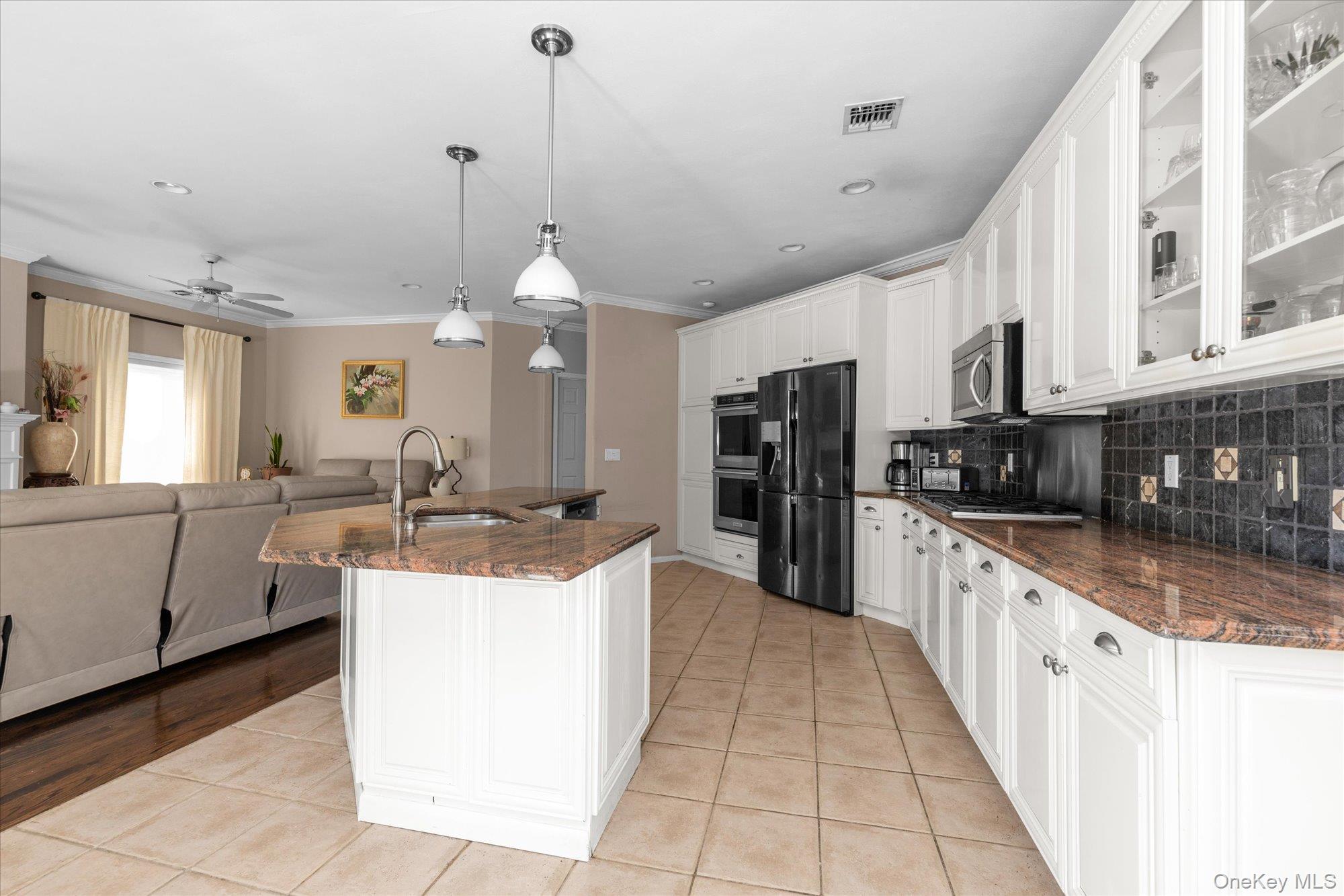 85 Sagamore Drive, Plainview, NY 11803