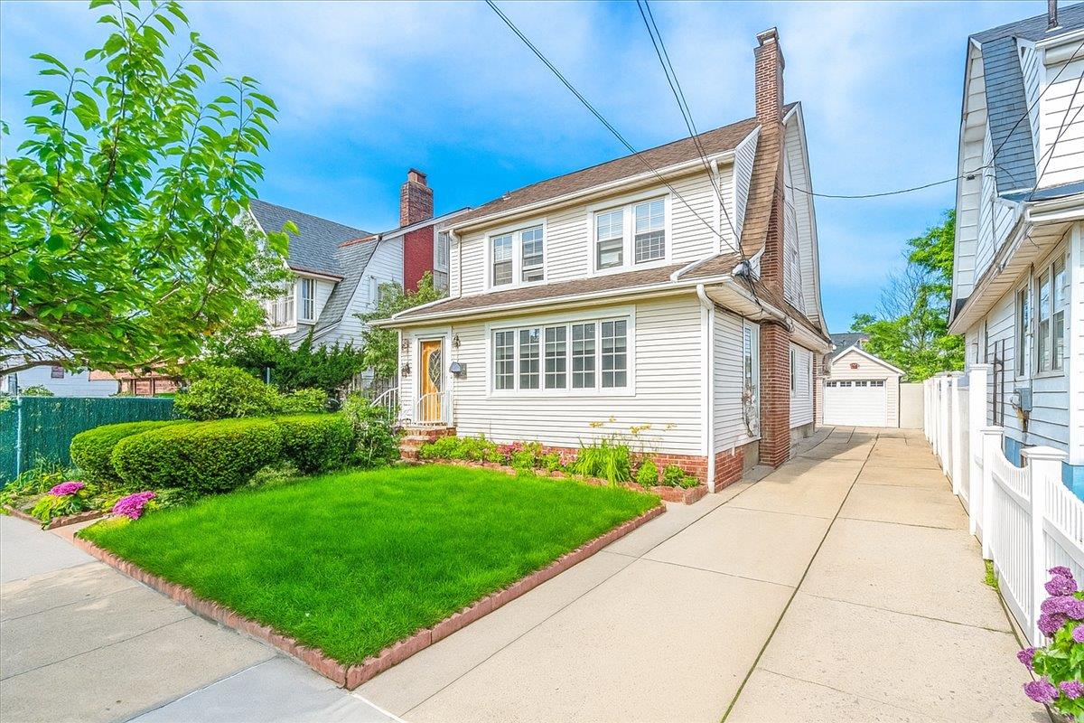 8421 169th Street, Jamaica Hills, NY 11432