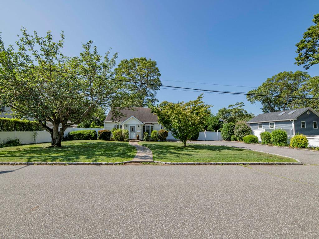 306 Clay Avenue, West Islip, NY 11795