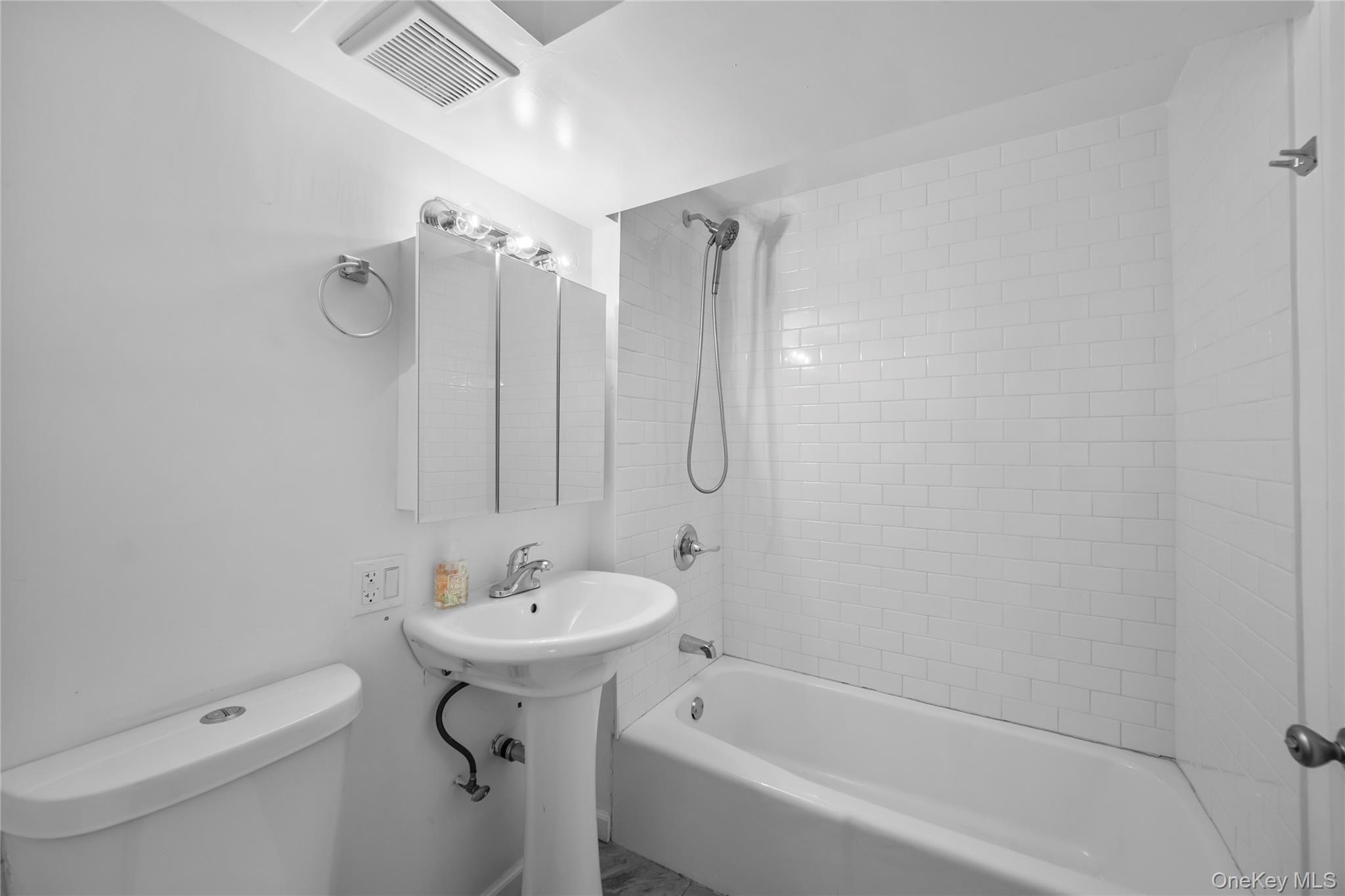 1440 Boston Post # 8K, Larchmont, NY 10543