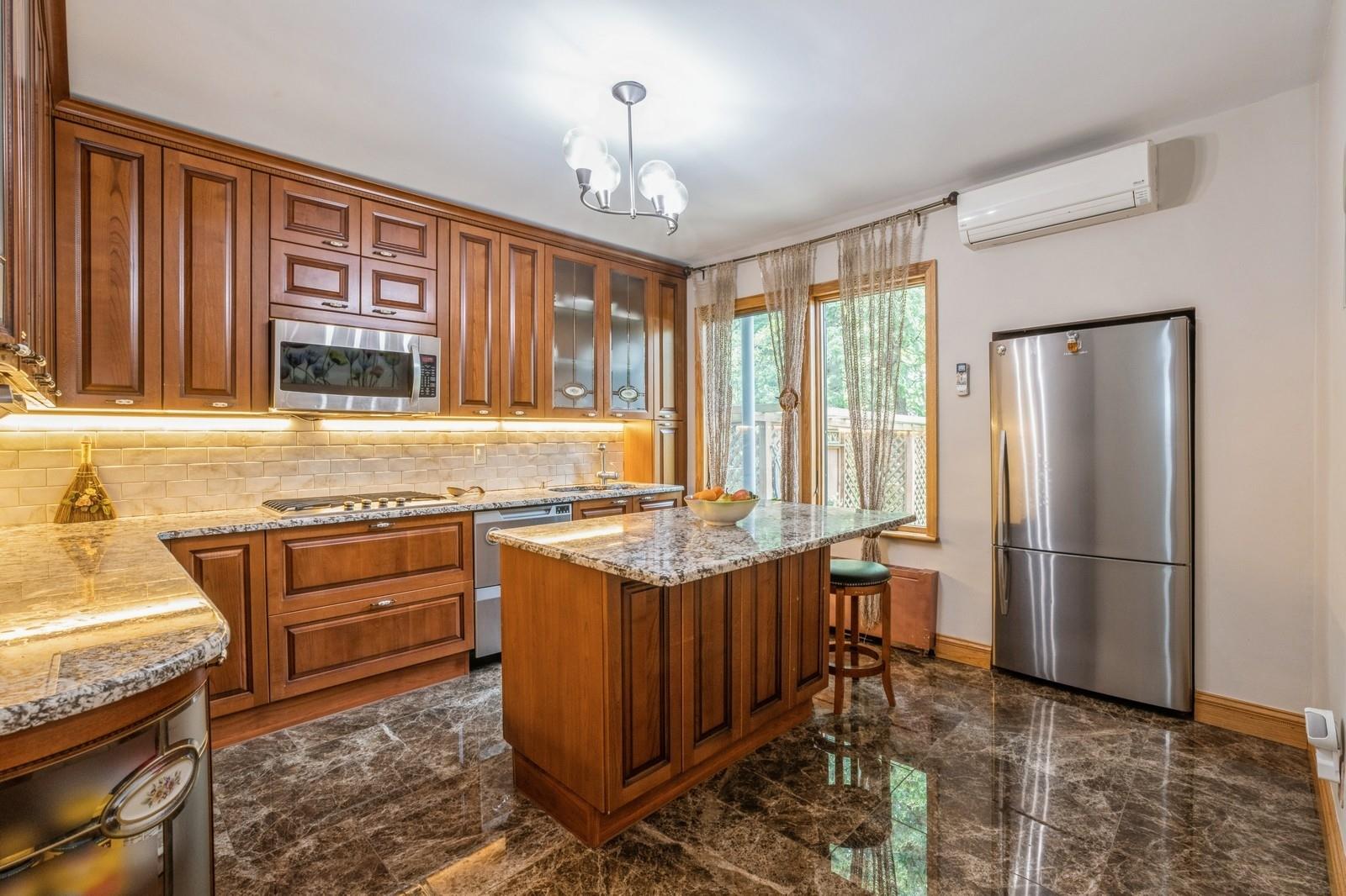 19615 Como Avenue, Holliswood, NY 11423