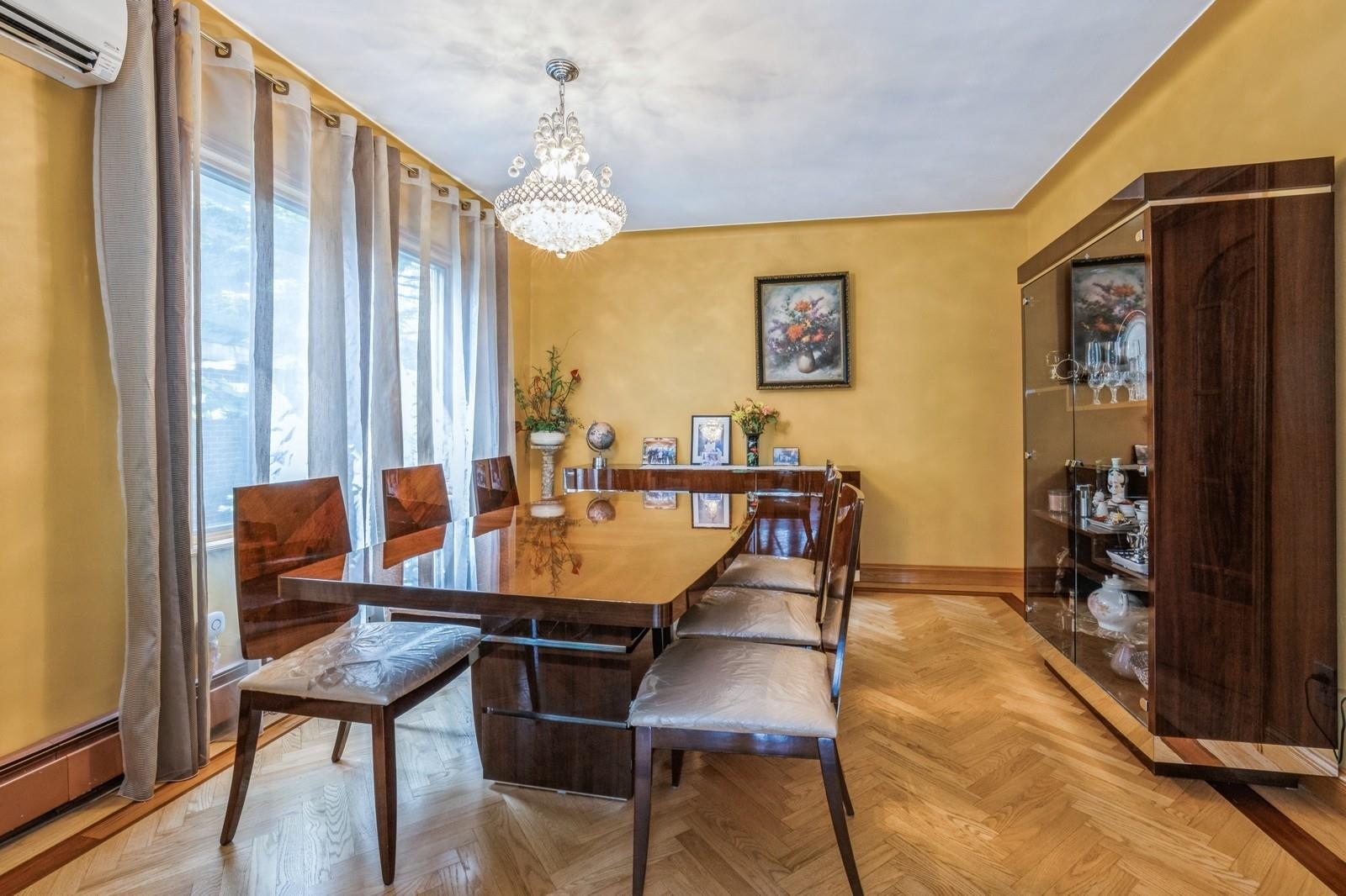 19615 Como Avenue, Holliswood, NY 11423