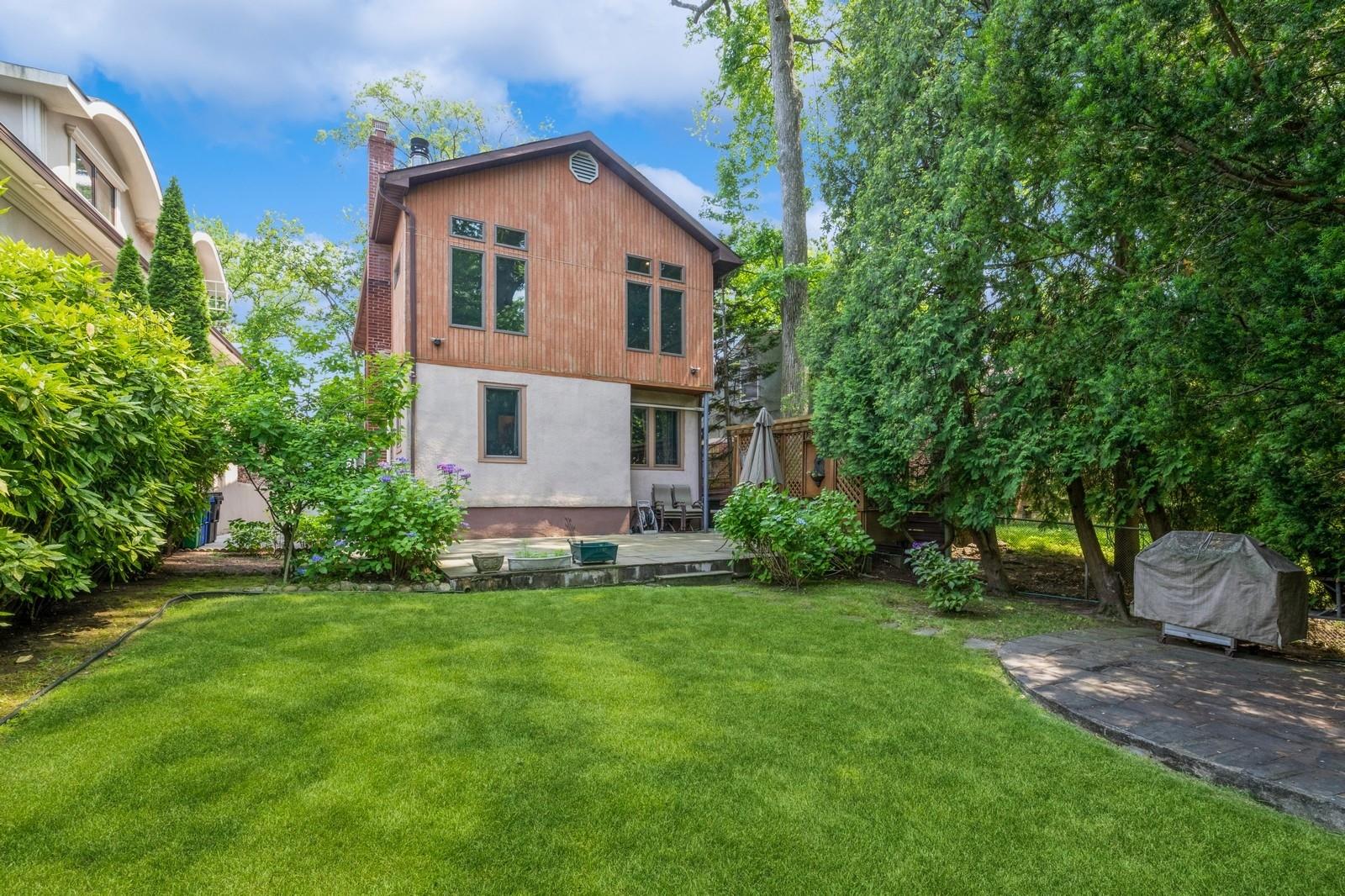 19615 Como Avenue, Holliswood, NY 11423