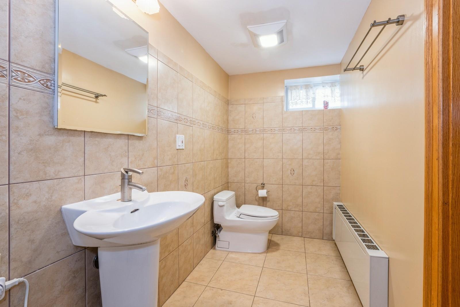 19615 Como Avenue, Holliswood, NY 11423