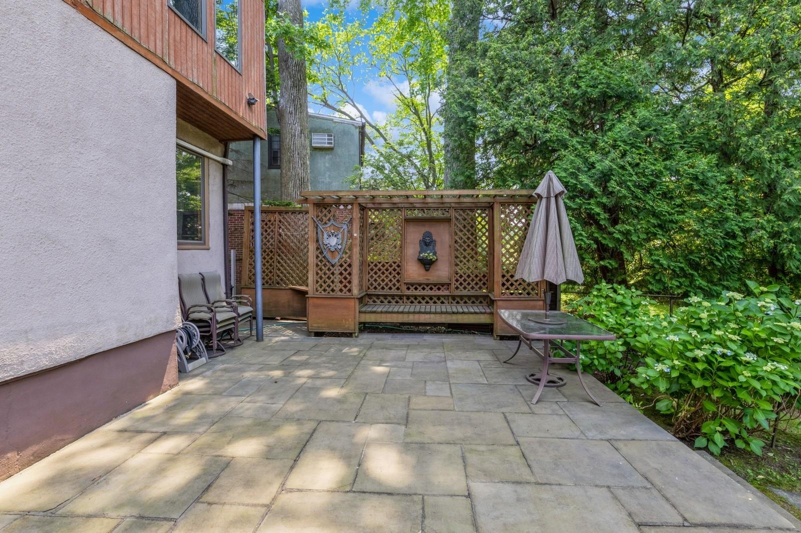 19615 Como Avenue, Holliswood, NY 11423