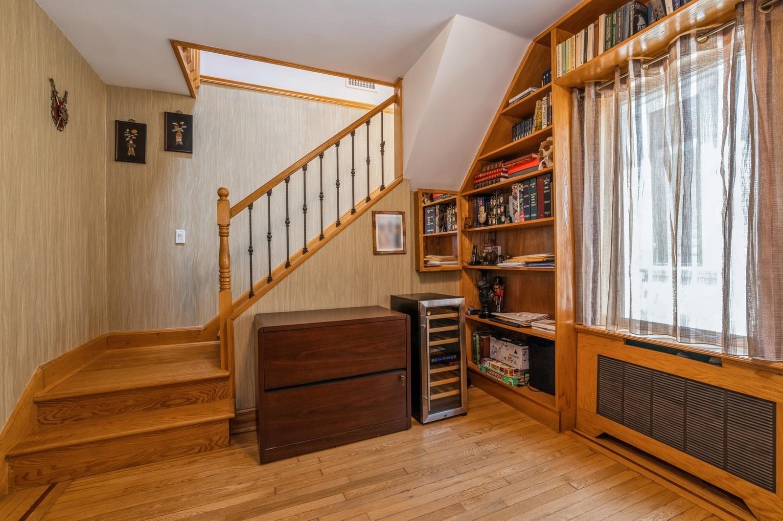 19615 Como Avenue, Holliswood, NY 11423