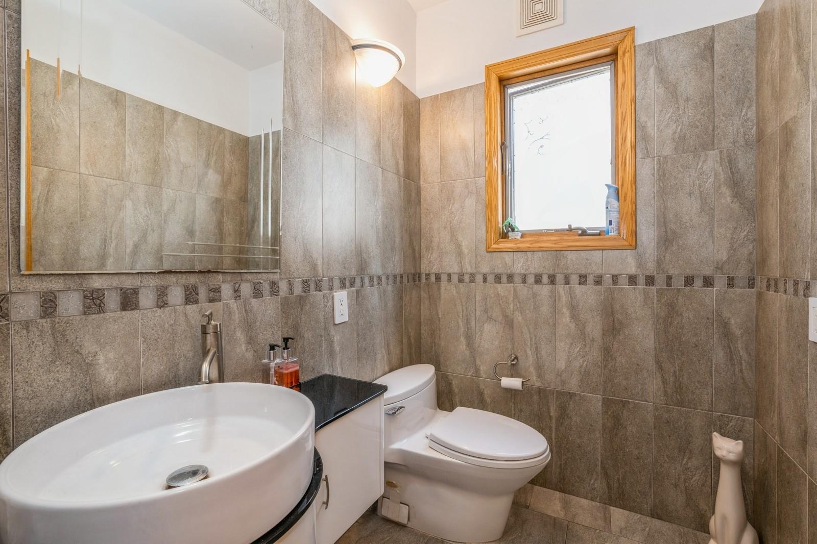 19615 Como Avenue, Holliswood, NY 11423