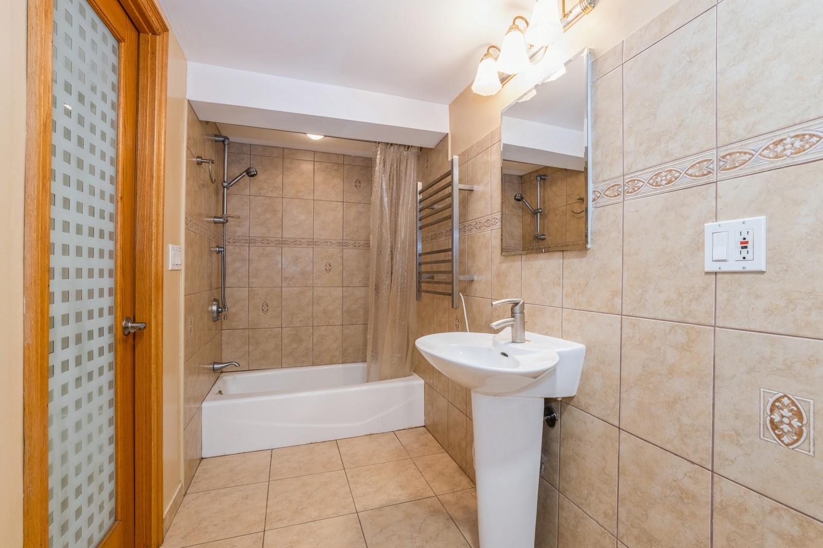 19615 Como Avenue, Holliswood, NY 11423