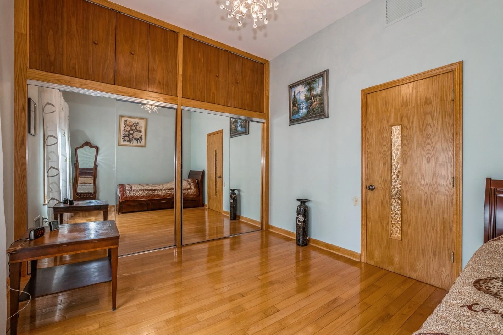 19615 Como Avenue, Holliswood, NY 11423