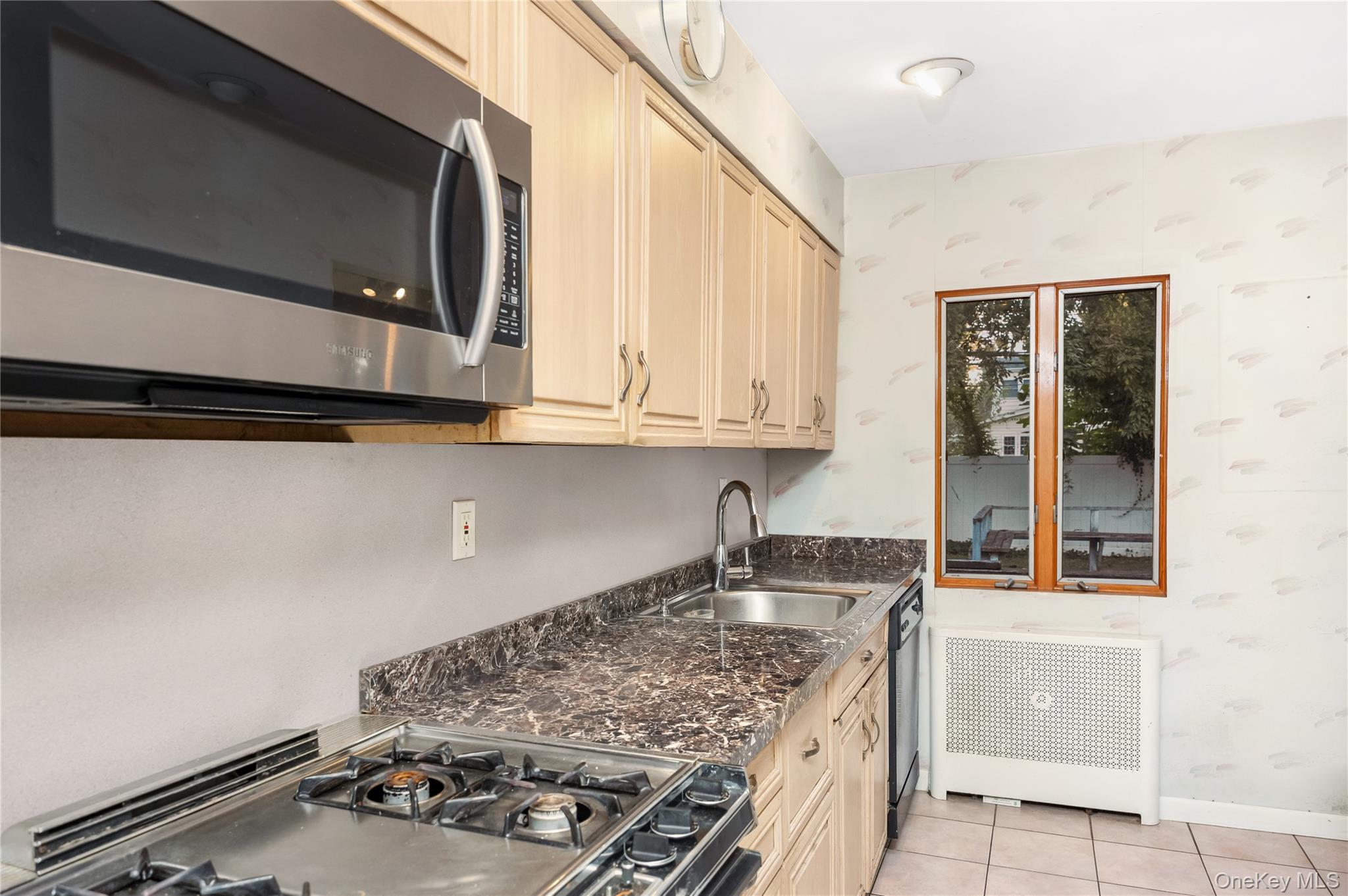 263 Foster Avenue, Malverne, NY 11565