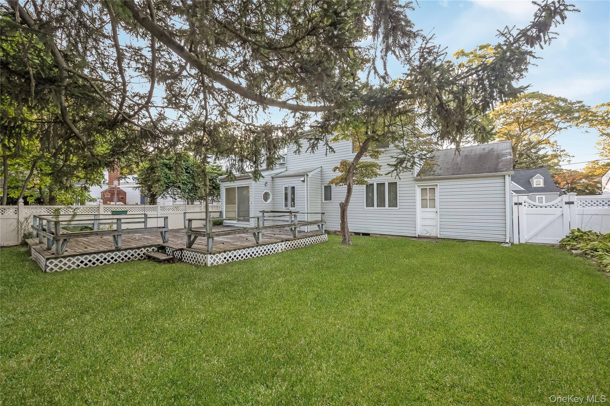 263 Foster Avenue, Malverne, NY 11565