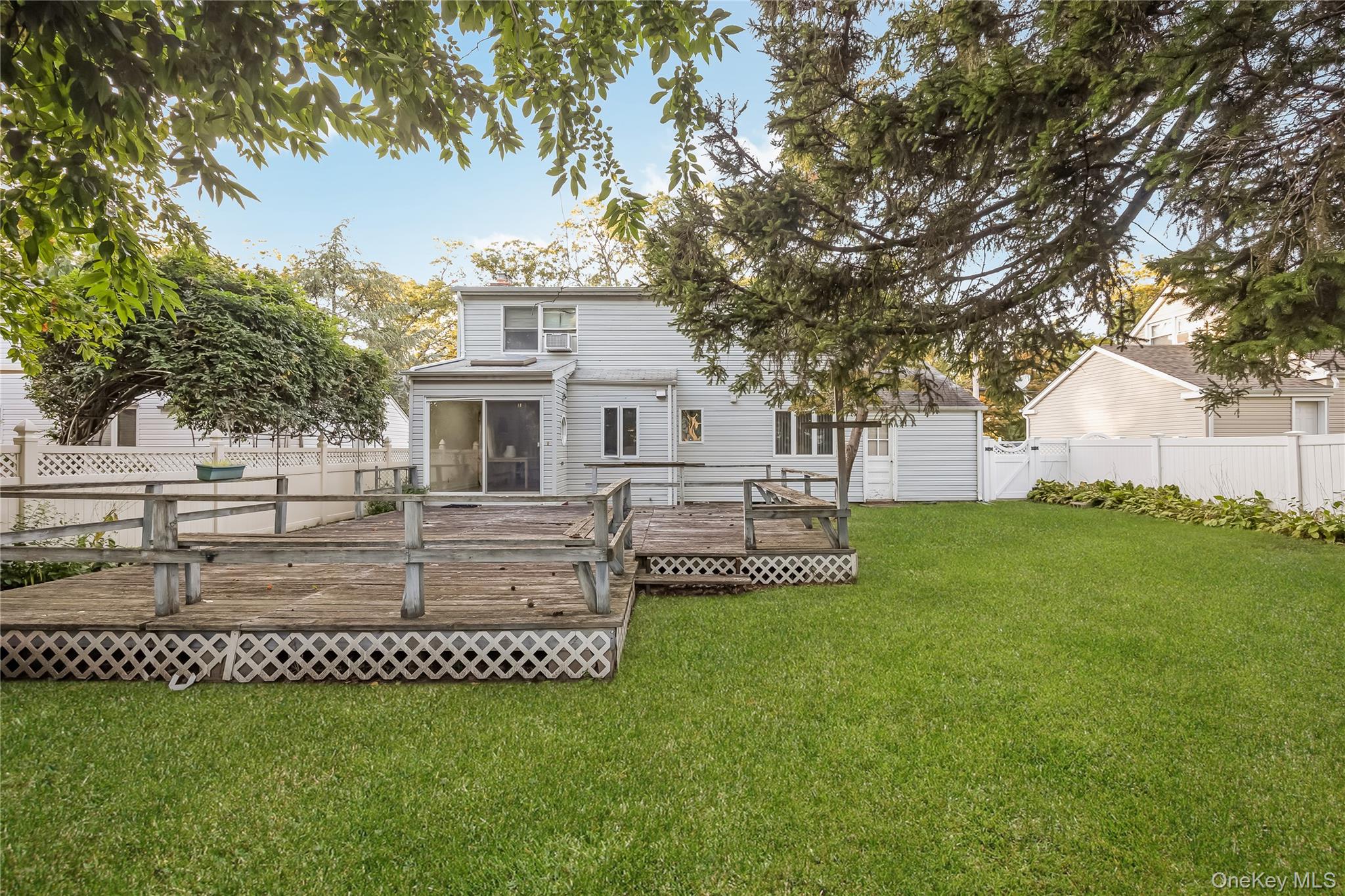 263 Foster Avenue, Malverne, NY 11565